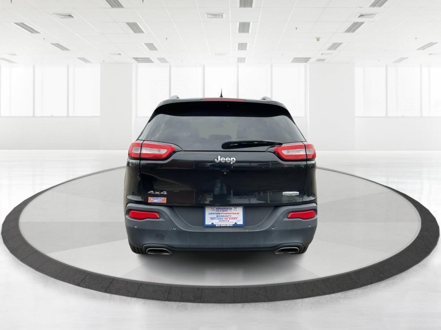 2016 Jeep Cherokee Latitude (1C4PJMCS0GW) with an Pentastar 3.2L V-6 DOHC engine, located at 1951 S Dayton Lakeview Rd., New Carlisle, OH, 45344, (937) 908-9800, 39.890999, -84.050255 - 2016 Jeep Cherokee Latitude - Photo#3