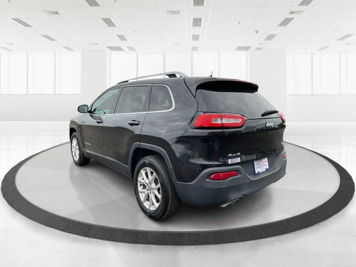 2016 Jeep Cherokee Latitude (1C4PJMCS0GW) with an Pentastar 3.2L V-6 DOHC engine, located at 1951 S Dayton Lakeview Rd., New Carlisle, OH, 45344, (937) 908-9800, 39.890999, -84.050255 - 2016 Jeep Cherokee Latitude - Photo#4
