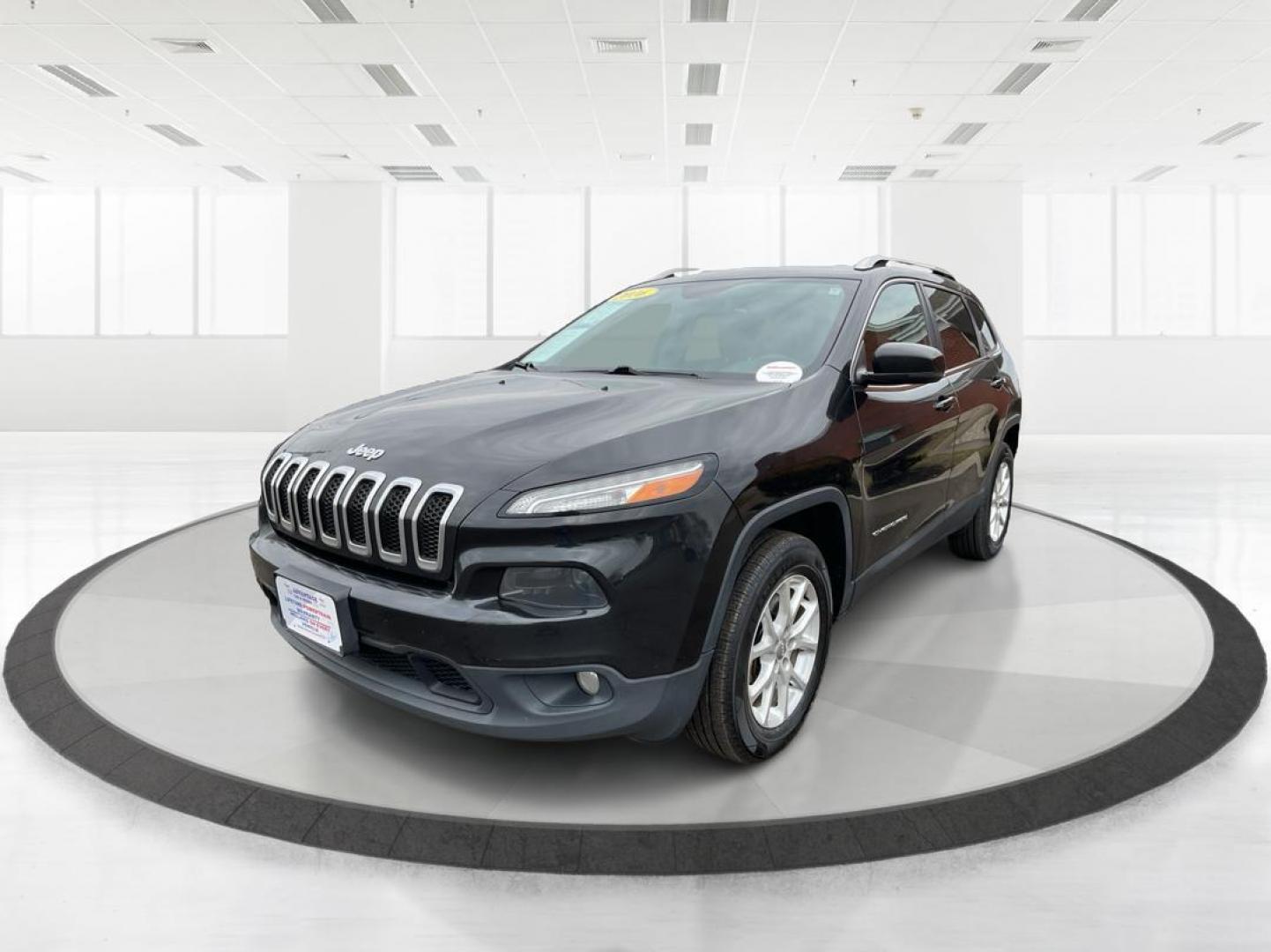 2016 Jeep Cherokee Latitude (1C4PJMCS0GW) with an Pentastar 3.2L V-6 DOHC engine, located at 1951 S Dayton Lakeview Rd., New Carlisle, OH, 45344, (937) 908-9800, 39.890999, -84.050255 - 2016 Jeep Cherokee Latitude - Photo#7