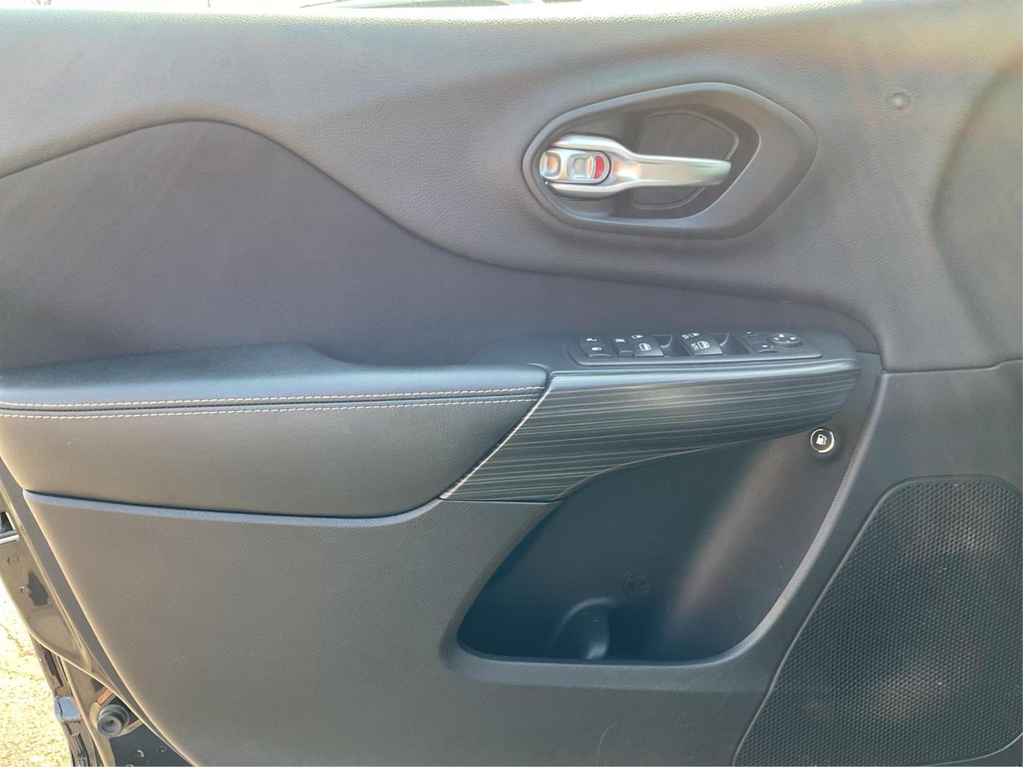2016 Jeep Cherokee North (1C4PJLCB9GW) with an Other engine, located at 1099 N County Rd 25A, Troy, OH, 45373, (937) 908-9800, 40.057079, -84.212883 - 2016 Jeep Cherokee North - Photo#18