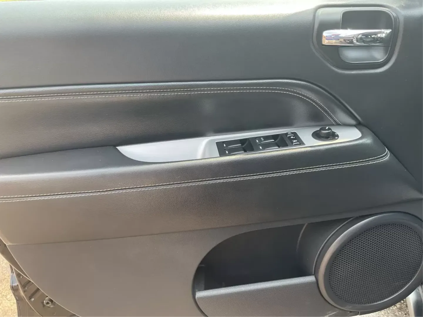 2016 Jeep Compass High Altitude Edition (1C4NJDEB2GD) with an 2.4L I-4 DOHC engine, located at 880 E. National Road, Vandalia, OH, 45377, (937) 908-9800, 39.891918, -84.183594 - **Adventure Awaits with this 2016 Jeep Compass High Altitude Edition!**<br /> <br /> Are you ready to elevate your driving experience? Perfect for weekend getaways or long commutes, this 2016 Jeep Compass High Altitude Edition is designed to tackle any journey with confidence and style. At Advantage - Photo#17
