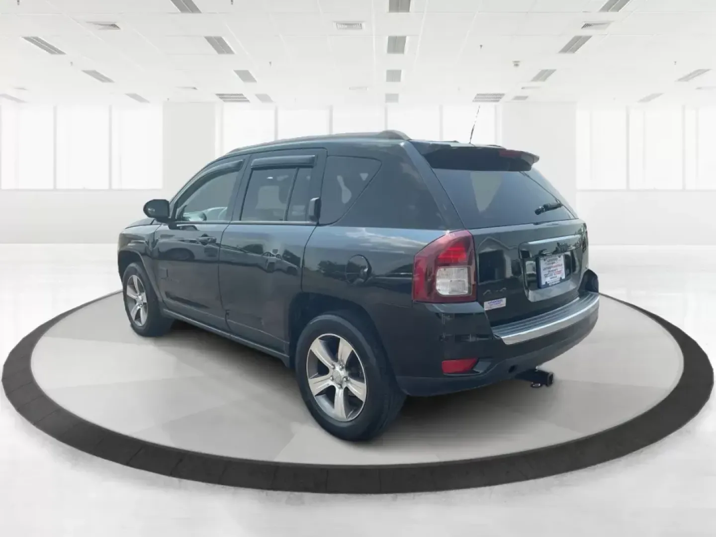 2016 Jeep Compass High Altitude Edition (1C4NJDEB2GD) with an 2.4L I-4 DOHC engine, located at 880 E. National Road, Vandalia, OH, 45377, (937) 908-9800, 39.891918, -84.183594 - **Adventure Awaits with this 2016 Jeep Compass High Altitude Edition!**<br /> <br /> Are you ready to elevate your driving experience? Perfect for weekend getaways or long commutes, this 2016 Jeep Compass High Altitude Edition is designed to tackle any journey with confidence and style. At Advantage - Photo#4