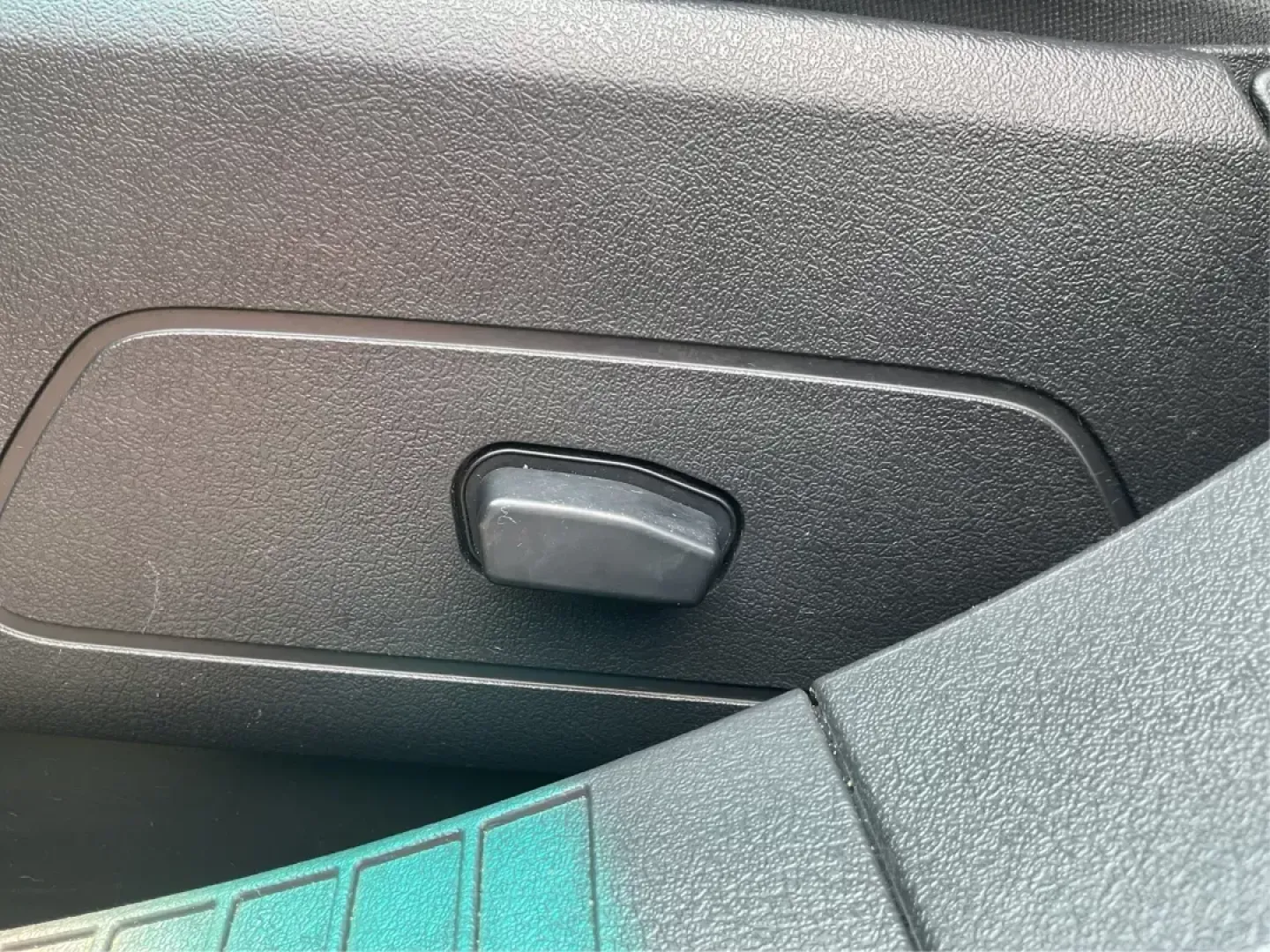2016 Jeep Compass High Altitude Edition (1C4NJDEB2GD) with an 2.4L I-4 DOHC engine, located at 880 E. National Road, Vandalia, OH, 45377, (937) 908-9800, 39.891918, -84.183594 - **Adventure Awaits with this 2016 Jeep Compass High Altitude Edition!**<br /> <br /> Are you ready to elevate your driving experience? Perfect for weekend getaways or long commutes, this 2016 Jeep Compass High Altitude Edition is designed to tackle any journey with confidence and style. At Advantage - Photo#15