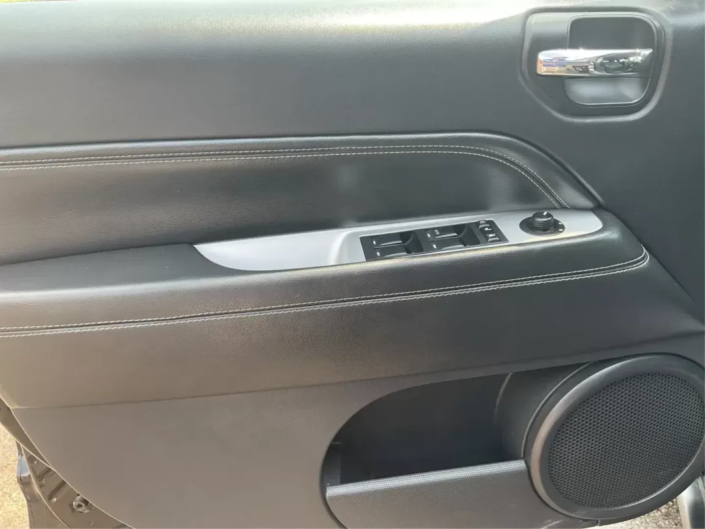 2016 Jeep Compass High Altitude Edition (1C4NJDEB2GD) with an 2.4L I-4 DOHC engine, located at 880 E. National Road, Vandalia, OH, 45377, (937) 908-9800, 39.891918, -84.183594 - **Adventure Awaits with this 2016 Jeep Compass High Altitude Edition!**<br /> <br /> Are you ready to elevate your driving experience? Perfect for weekend getaways or long commutes, this 2016 Jeep Compass High Altitude Edition is designed to tackle any journey with confidence and style. At Advantage - Photo#16