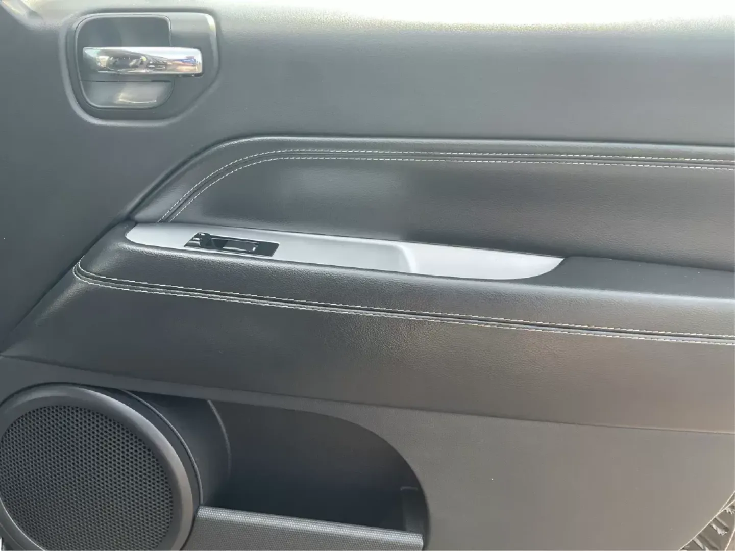 2016 Jeep Compass High Altitude Edition (1C4NJDEB2GD) with an 2.4L I-4 DOHC engine, located at 880 E. National Road, Vandalia, OH, 45377, (937) 908-9800, 39.891918, -84.183594 - **Adventure Awaits with this 2016 Jeep Compass High Altitude Edition!**<br /> <br /> Are you ready to elevate your driving experience? Perfect for weekend getaways or long commutes, this 2016 Jeep Compass High Altitude Edition is designed to tackle any journey with confidence and style. At Advantage - Photo#17