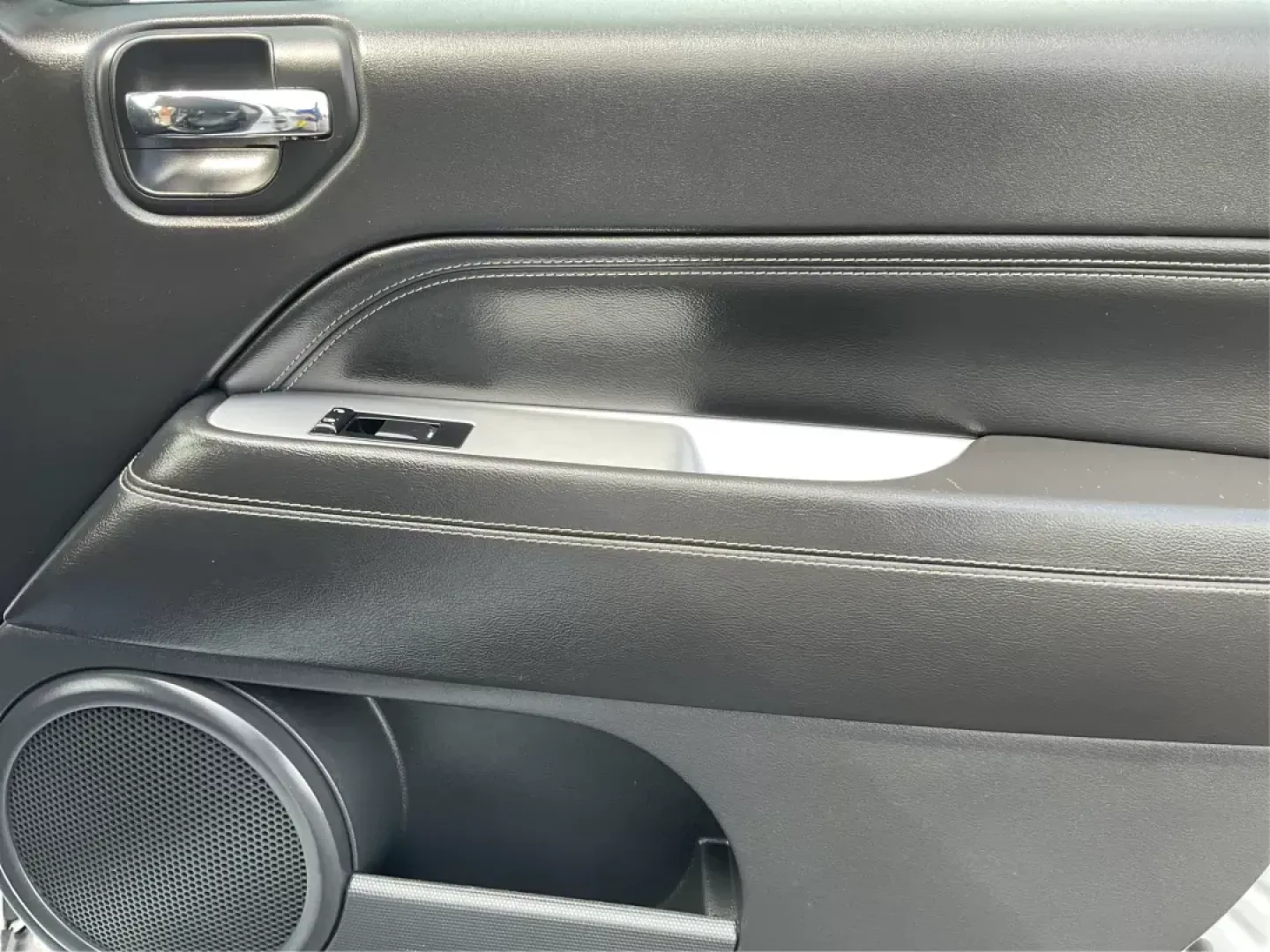 2016 Jeep Compass High Altitude Edition (1C4NJDEB6GD) with an 2.4L I-4 DOHC engine, located at 8750 N County Rd 25A, Piqua, OH, 45356, (937) 908-9800, 40.164391, -84.232513 - Are you ready to elevate your adventures and make every journey a memorable one? Introducing the 2016 Jeep Compass High Altitude Edition, your perfect companion for weekend getaways, daily commutes, or family road trips! At Advantage Car and Credit, located at 1184 Kauffman Ave, Fairborn, OH 45324, - Photo#18