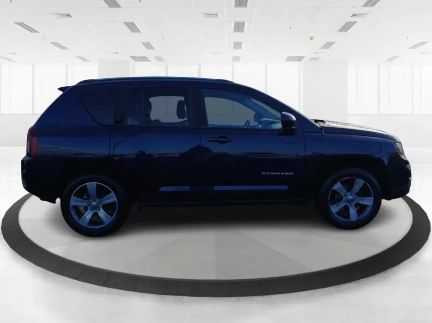 2016 Jeep Compass Latitude 4WD (1C4NJDEB7GD) with an 2.4L L4 DOHC 16V engine, 6-Speed Automatic transmission, located at 1184 Kauffman Ave, Fairborn, OH, 45324, (937) 908-9800, 39.807072, -84.030914 - **Discover Adventure with the 2016 Jeep Compass Latitude 4WD at Advantage Car and Credit!**<br /> <br /> Are you ready to embrace your next adventure? Whether you're planning a weekend getaway, commuting to work, or navigating your family through busy city streets, the 2016 Jeep Compass Latitude 4WD - Photo#1