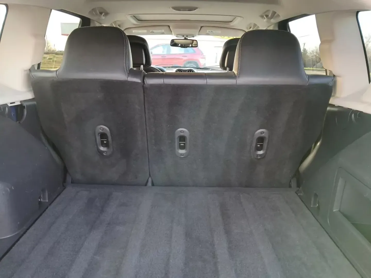 2016 Jeep Compass Latitude 4WD (1C4NJDEB7GD) with an 2.4L L4 DOHC 16V engine, 6-Speed Automatic transmission, located at 1184 Kauffman Ave, Fairborn, OH, 45324, (937) 908-9800, 39.807072, -84.030914 - **Discover Adventure with the 2016 Jeep Compass Latitude 4WD at Advantage Car and Credit!**<br /> <br /> Are you ready to embrace your next adventure? Whether you're planning a weekend getaway, commuting to work, or navigating your family through busy city streets, the 2016 Jeep Compass Latitude 4WD - Photo#12