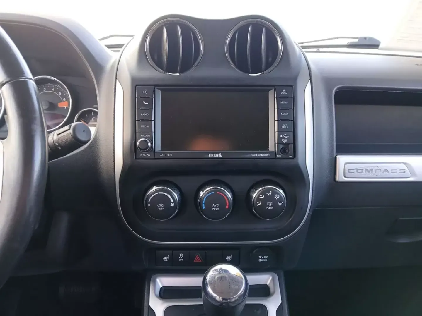 2016 Jeep Compass Latitude 4WD (1C4NJDEB7GD) with an 2.4L L4 DOHC 16V engine, 6-Speed Automatic transmission, located at 1184 Kauffman Ave, Fairborn, OH, 45324, (937) 908-9800, 39.807072, -84.030914 - **Discover Adventure with the 2016 Jeep Compass Latitude 4WD at Advantage Car and Credit!**<br /> <br /> Are you ready to embrace your next adventure? Whether you're planning a weekend getaway, commuting to work, or navigating your family through busy city streets, the 2016 Jeep Compass Latitude 4WD - Photo#13