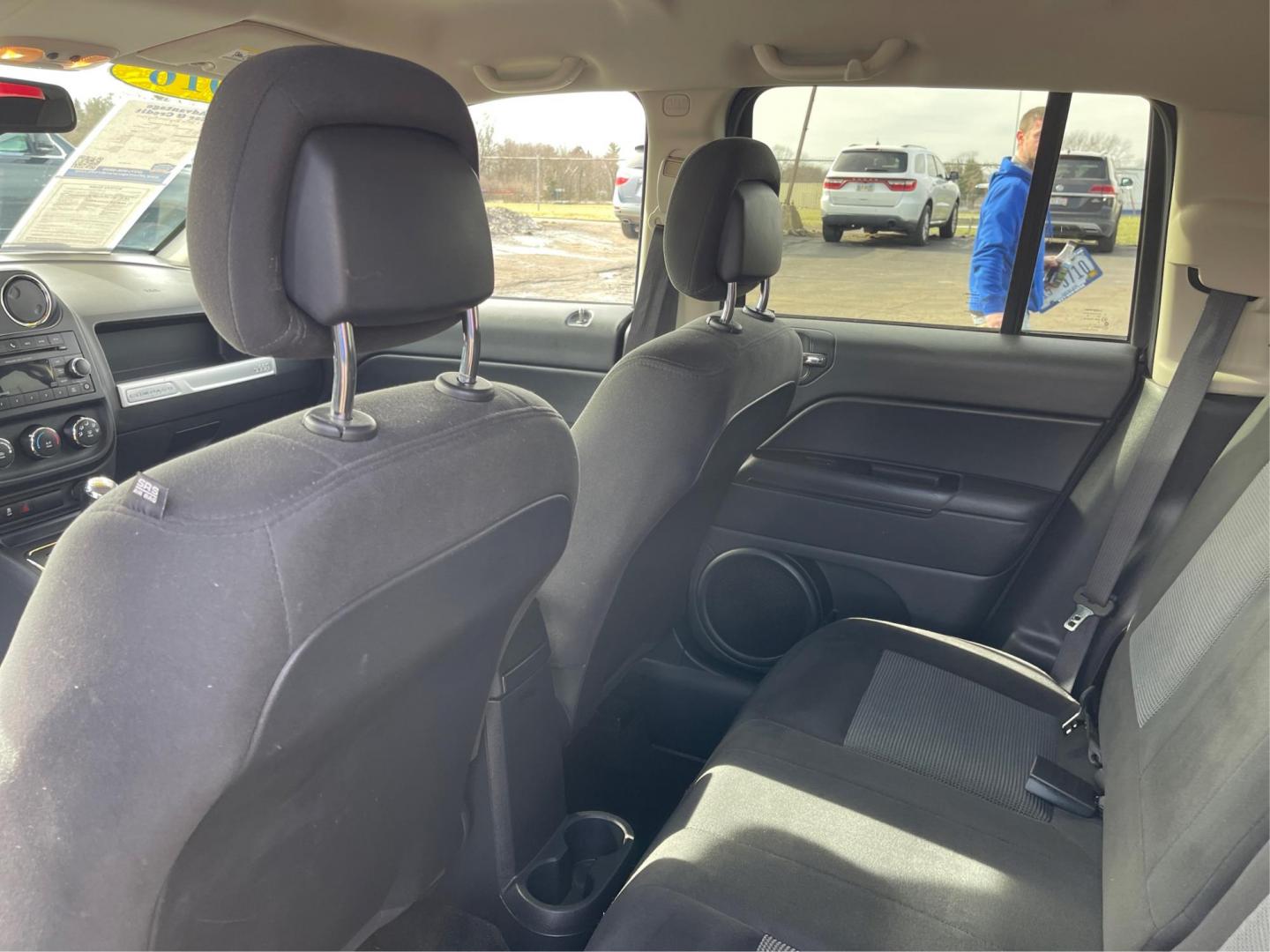 2016 Blue Jeep Compass Sport 4WD (1C4NJDBB5GD) with an 2.4L L4 DOHC 16V engine, located at 8750 N County Rd 25A, Piqua, OH, 45356, (937) 908-9800, 40.164391, -84.232513 - 2016 Jeep Compass Sport 4WD - Photo#9