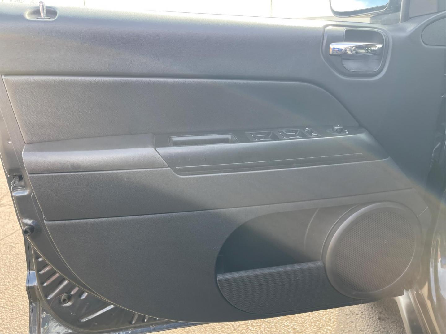 2016 Blue Jeep Compass Sport 4WD (1C4NJDBB5GD) with an 2.4L L4 DOHC 16V engine, located at 8750 N County Rd 25A, Piqua, OH, 45356, (937) 908-9800, 40.164391, -84.232513 - 2016 Jeep Compass Sport 4WD - Photo#16
