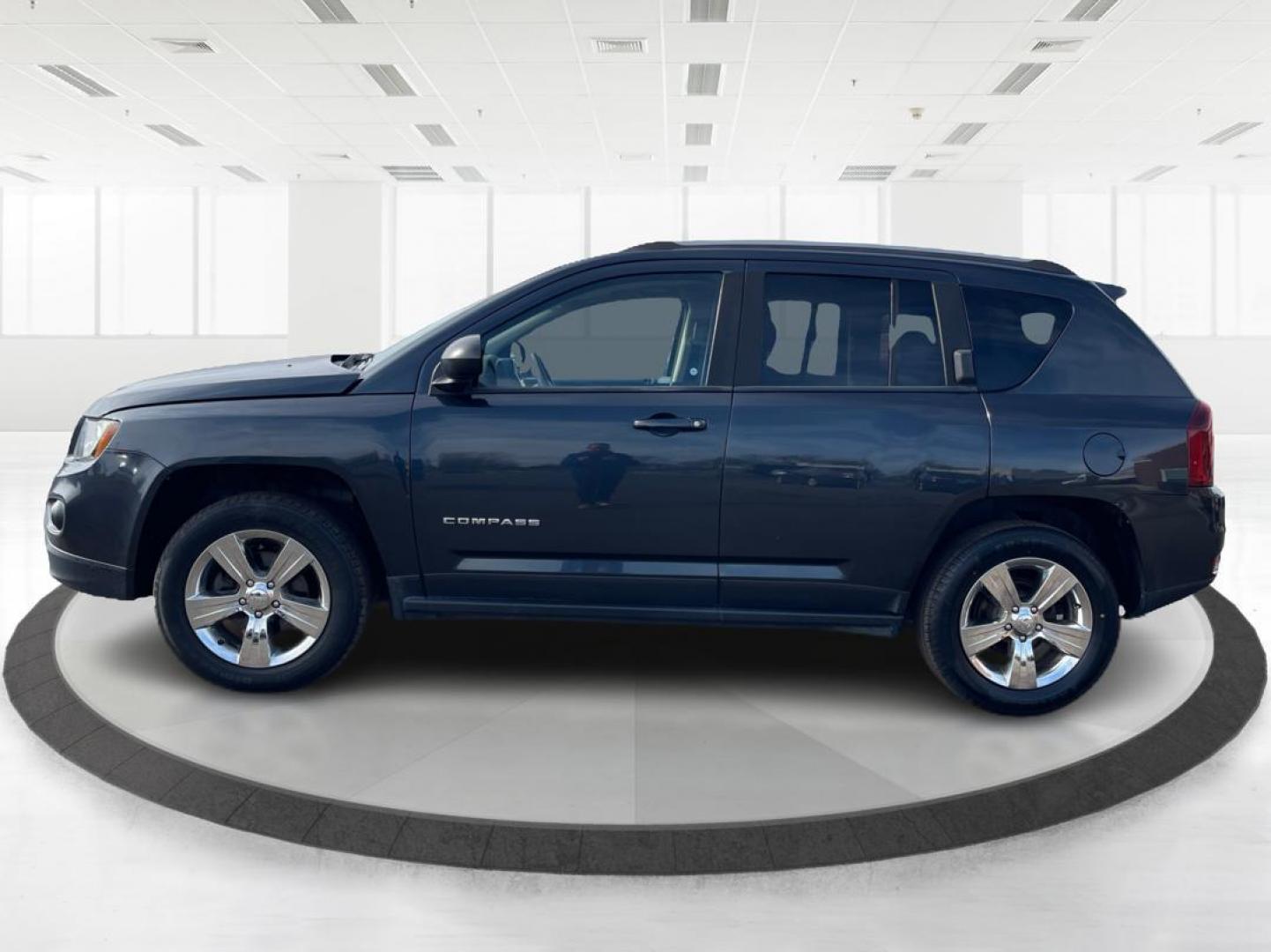 2016 Blue Jeep Compass Sport 4WD (1C4NJDBB5GD) with an 2.4L L4 DOHC 16V engine, located at 8750 N County Rd 25A, Piqua, OH, 45356, (937) 908-9800, 40.164391, -84.232513 - 2016 Jeep Compass Sport 4WD - Photo#5