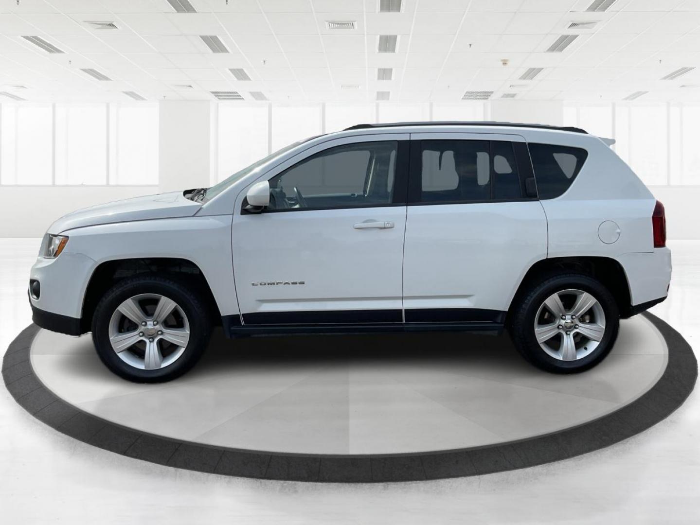 2016 Jeep Compass Latitude (1C4NJDEB9GD) with an 2.4L I-4 DOHC engine, located at 401 Woodman Dr, Riverside, OH, 45431, (937) 908-9800, 39.760899, -84.123421 - 2016 Jeep Compass Latitude - Photo#4