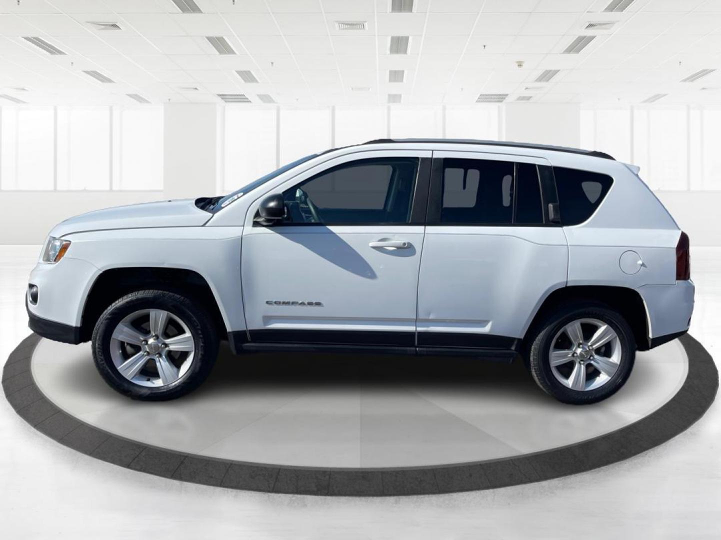 2016 Jeep Compass Sport (1C4NJCBA1GD) with an Other engine, located at 880 E. National Road, Vandalia, OH, 45377, (937) 908-9800, 39.891918, -84.183594 - 2016 Jeep Compass Sport - Photo#5