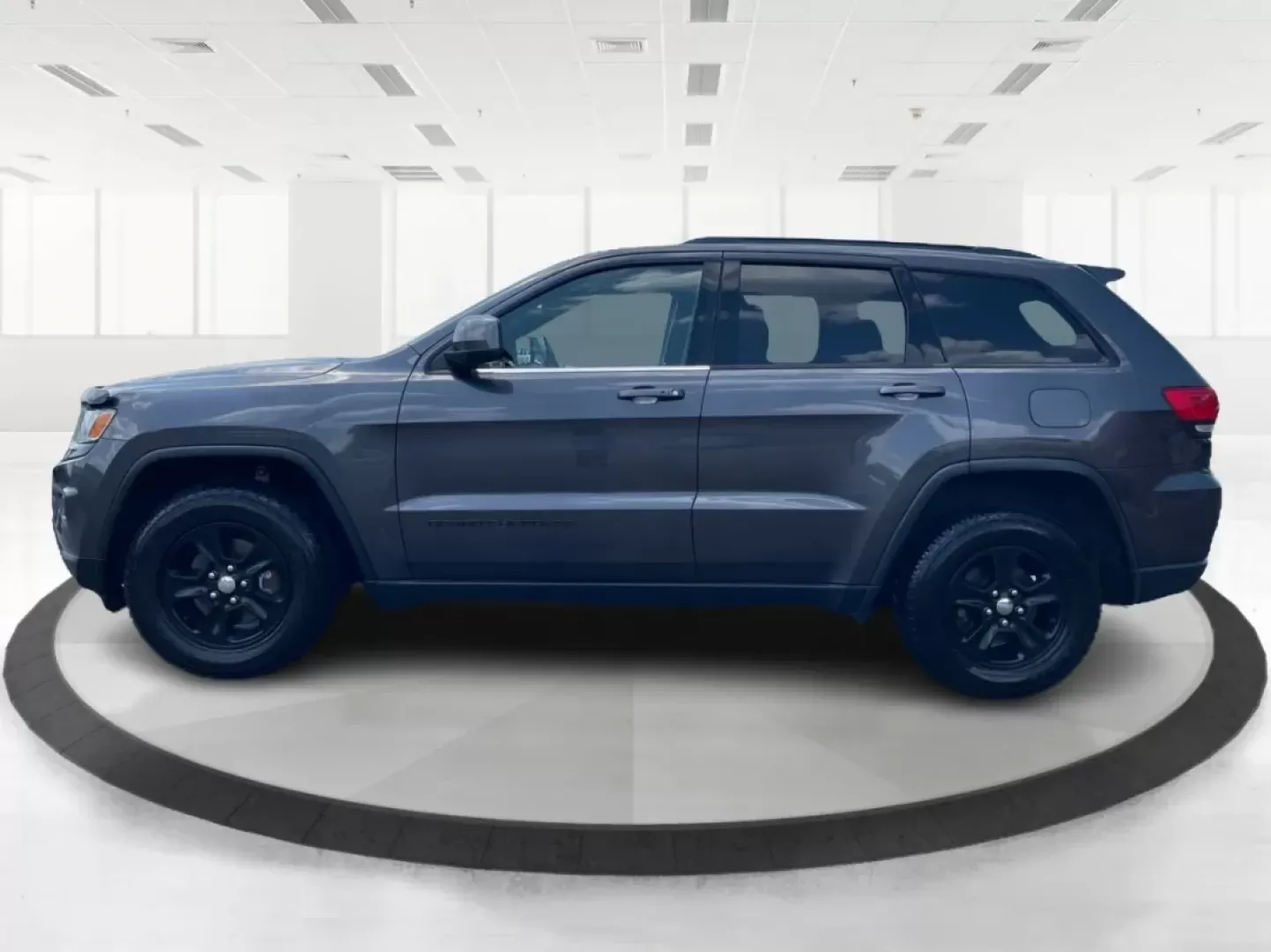 2016 Jeep Grand Cherokee Laredo (1C4RJFAG8GC) with an Pentastar 3.6L V-6 DOHC engine, located at 880 E. National Road, Vandalia, OH, 45377, (937) 908-9800, 39.891918, -84.183594 - **Elevate Your Adventures with the 2016 Jeep Grand Cherokee Laredo!**<br /> <br /> Are you ready to embark on your next adventure? Whether you're a growing family needing more space for weekend getaways or a commuter seeking a reliable ride for daily travels, the 2016 Jeep Grand Cherokee Laredo is y - Photo#5