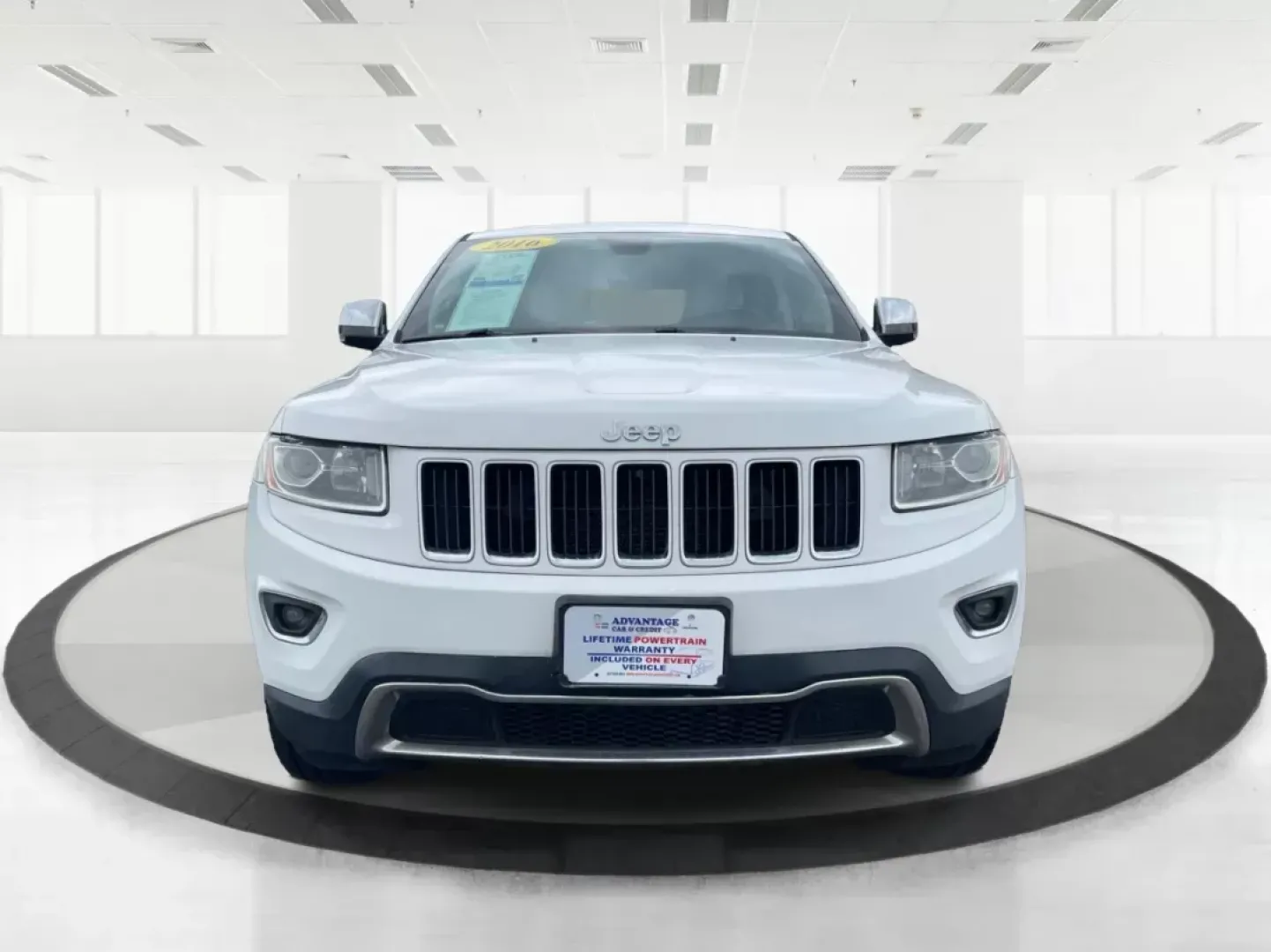 2016 Jeep Grand Cherokee Limited (1C4RJFBG9GC) with an Other engine, located at 1230 East Main St, Xenia, OH, 45385, (937) 908-9800, 39.688026, -83.910172 - ### Discover Adventure with the 2016 Jeep Grand Cherokee Limited at Advantage Car and Credit in Fairborn, OH!<br /> <br /> Are you ready to elevate your weekend adventures or tackle your daily commute with style and confidence? The 2016 Jeep Grand Cherokee Limited is the perfect SUV for those who cr - Photo#6