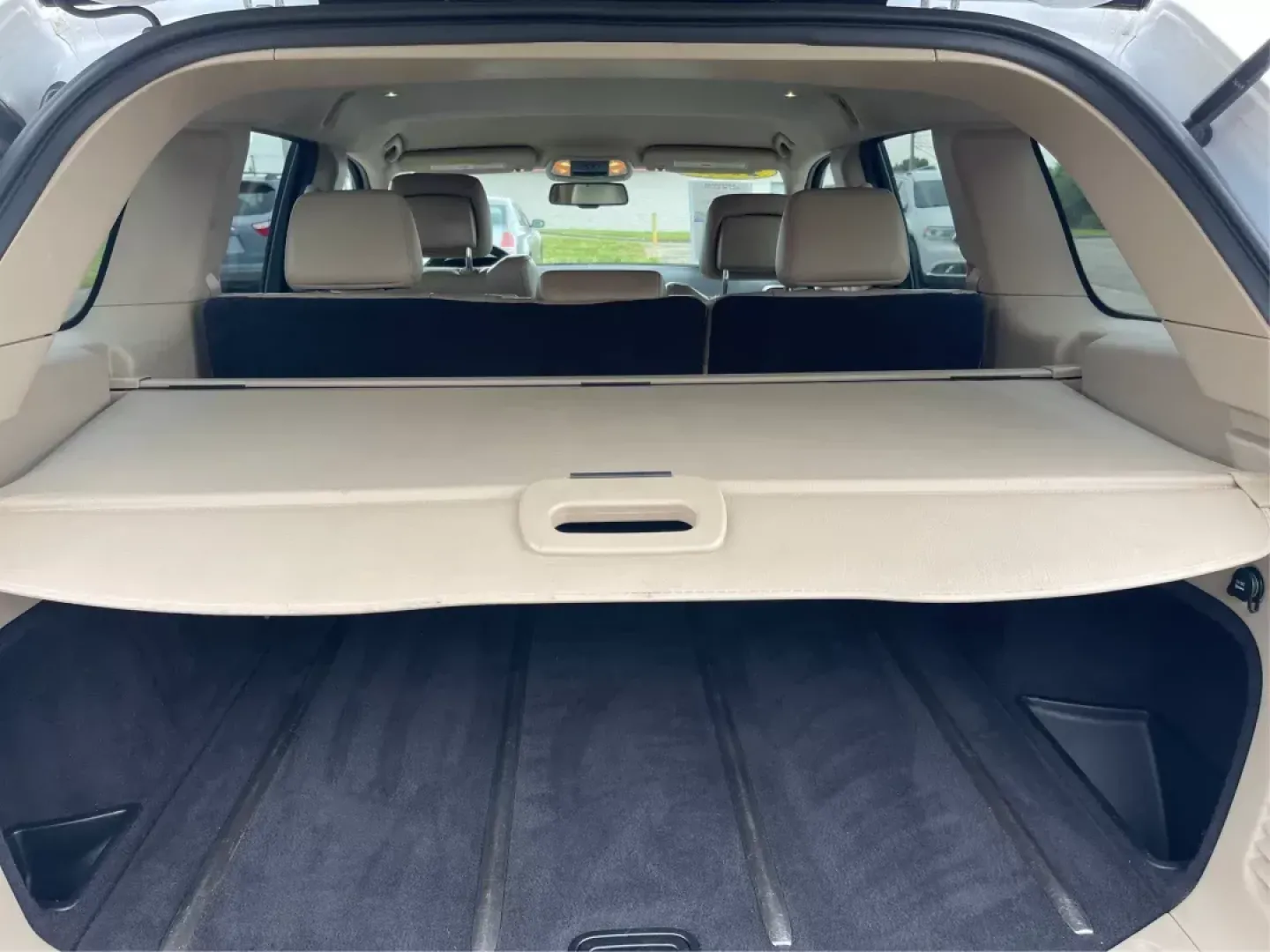 2016 Jeep Grand Cherokee Limited (1C4RJFBG9GC) with an Other engine, located at 1230 East Main St, Xenia, OH, 45385, (937) 908-9800, 39.688026, -83.910172 - ### Discover Adventure with the 2016 Jeep Grand Cherokee Limited at Advantage Car and Credit in Fairborn, OH!<br /> <br /> Are you ready to elevate your weekend adventures or tackle your daily commute with style and confidence? The 2016 Jeep Grand Cherokee Limited is the perfect SUV for those who cr - Photo#11