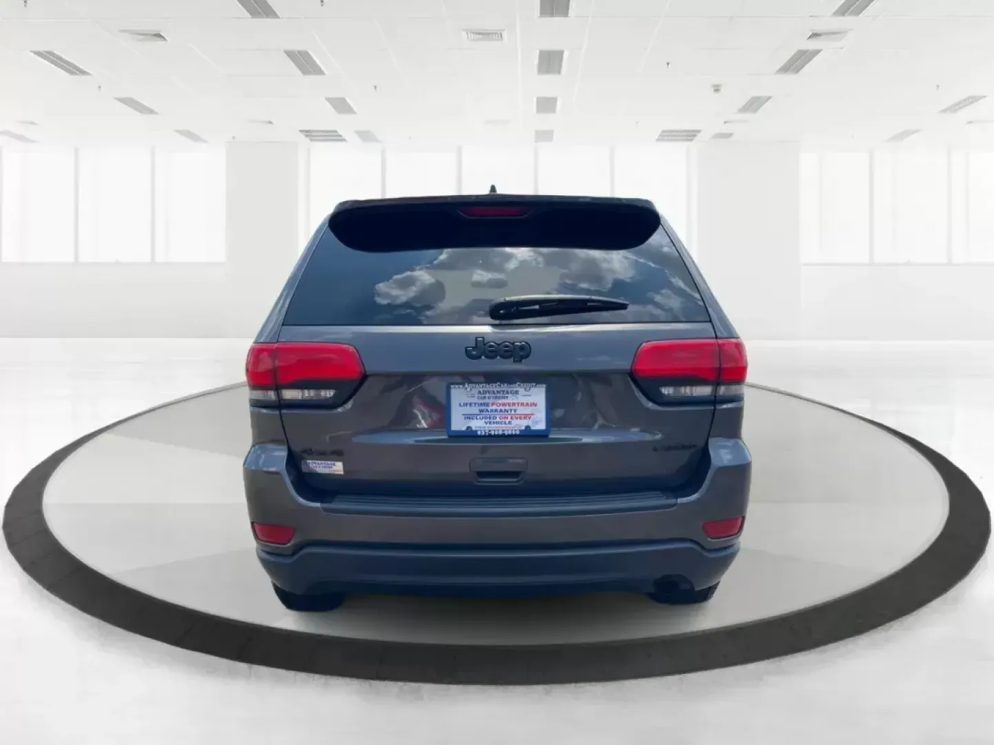 2016 Jeep Grand Cherokee Laredo (1C4RJFAG8GC) with an Pentastar 3.6L V-6 DOHC engine, located at 880 E. National Road, Vandalia, OH, 45377, (937) 908-9800, 39.891918, -84.183594 - **Elevate Your Adventures with the 2016 Jeep Grand Cherokee Laredo!**<br /> <br /> Are you ready to embark on your next adventure? Whether you're a growing family needing more space for weekend getaways or a commuter seeking a reliable ride for daily travels, the 2016 Jeep Grand Cherokee Laredo is y - Photo#3