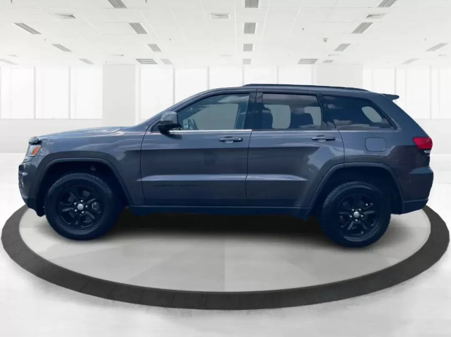 2016 Jeep Grand Cherokee Laredo (1C4RJFAG8GC) with an Pentastar 3.6L V-6 DOHC engine, located at 880 E. National Road, Vandalia, OH, 45377, (937) 908-9800, 39.891918, -84.183594 - **Elevate Your Adventures with the 2016 Jeep Grand Cherokee Laredo!**<br /> <br /> Are you ready to embark on your next adventure? Whether you're a growing family needing more space for weekend getaways or a commuter seeking a reliable ride for daily travels, the 2016 Jeep Grand Cherokee Laredo is y - Photo#5