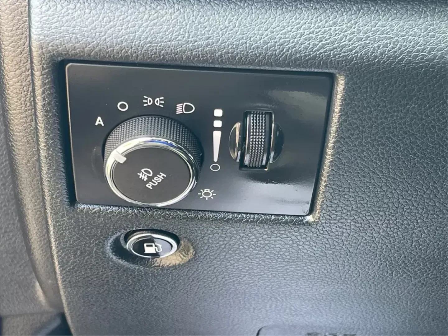 2016 Jeep Grand Cherokee Laredo (1C4RJFAG8GC) with an Pentastar 3.6L V-6 DOHC engine, located at 880 E. National Road, Vandalia, OH, 45377, (937) 908-9800, 39.891918, -84.183594 - **Elevate Your Adventures with the 2016 Jeep Grand Cherokee Laredo!**<br /> <br /> Are you ready to embark on your next adventure? Whether you're a growing family needing more space for weekend getaways or a commuter seeking a reliable ride for daily travels, the 2016 Jeep Grand Cherokee Laredo is y - Photo#16