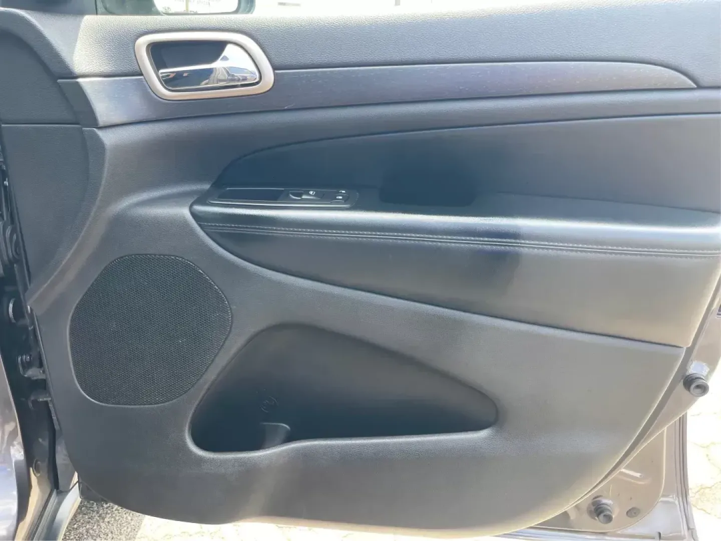 2016 Jeep Grand Cherokee Laredo (1C4RJFAG8GC) with an Pentastar 3.6L V-6 DOHC engine, located at 880 E. National Road, Vandalia, OH, 45377, (937) 908-9800, 39.891918, -84.183594 - **Elevate Your Adventures with the 2016 Jeep Grand Cherokee Laredo!**<br /> <br /> Are you ready to embark on your next adventure? Whether you're a growing family needing more space for weekend getaways or a commuter seeking a reliable ride for daily travels, the 2016 Jeep Grand Cherokee Laredo is y - Photo#19