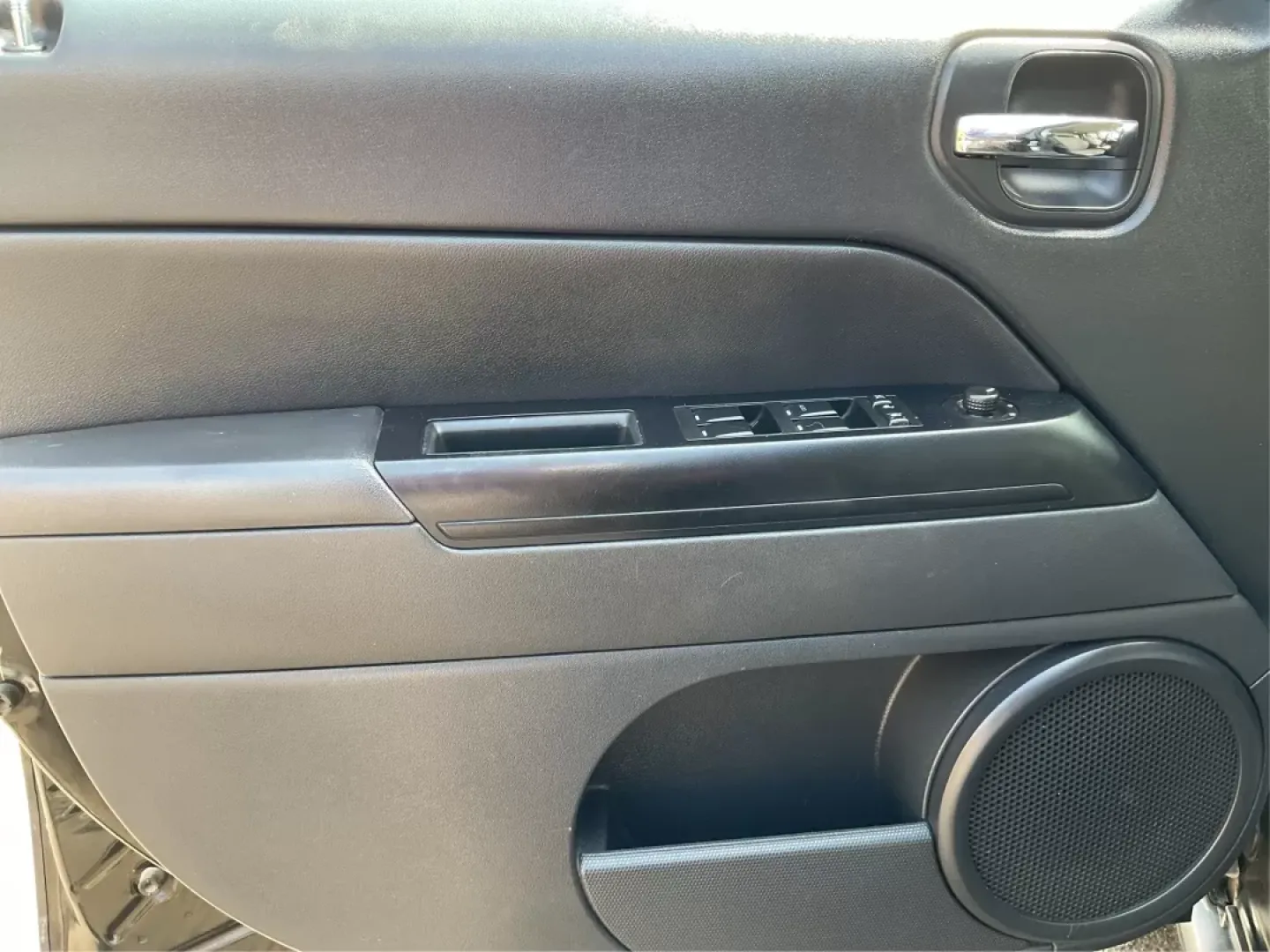 2016 Jeep Patriot 75th Anniversary (1C4NJPBBXGD) with an 2.4L I-4 DOHC engine, located at 880 E. National Road, Vandalia, OH, 45377, (937) 908-9800, 39.891918, -84.183594 - **Discover Your Next Adventure with the 2016 Jeep Patriot 75th Anniversary Edition!**<br /> <br /> Are you ready to embark on your next road trip or weekend adventure? The 2016 Jeep Patriot 75th Anniversary Edition is the perfect vehicle for those who crave exploration while enjoying the comforts of - Photo#16