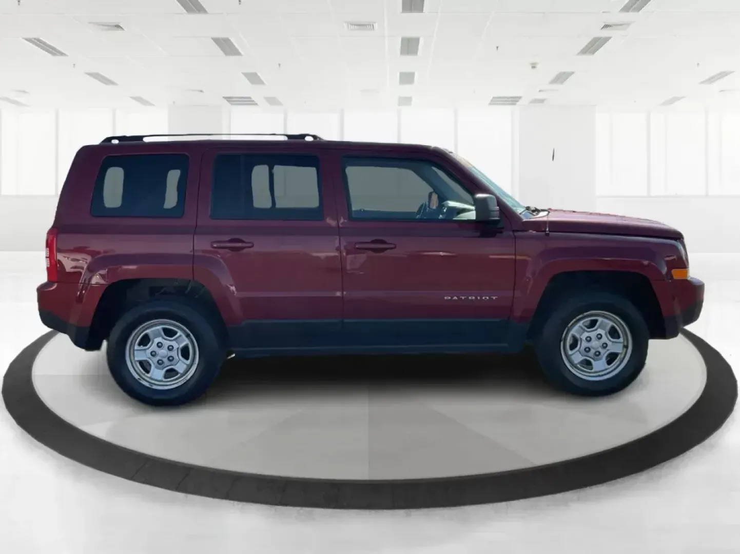 2016 Jeep Patriot Sport (1C4NJRBB0GD) with an 2.4L I-4 DOHC engine, located at 1184 Kauffman Ave, Fairborn, OH, 45324, (937) 908-9800, 39.807072, -84.030914 - Are you ready to elevate your adventures and create lasting memories with family and friends? Look no further than this versatile 2016 Jeep Patriot Sport, available now at Advantage Car and Credit in Fairborn, OH. Perfect for weekend getaways and daily commutes alike, this SUV offers the ideal blend - Photo#1