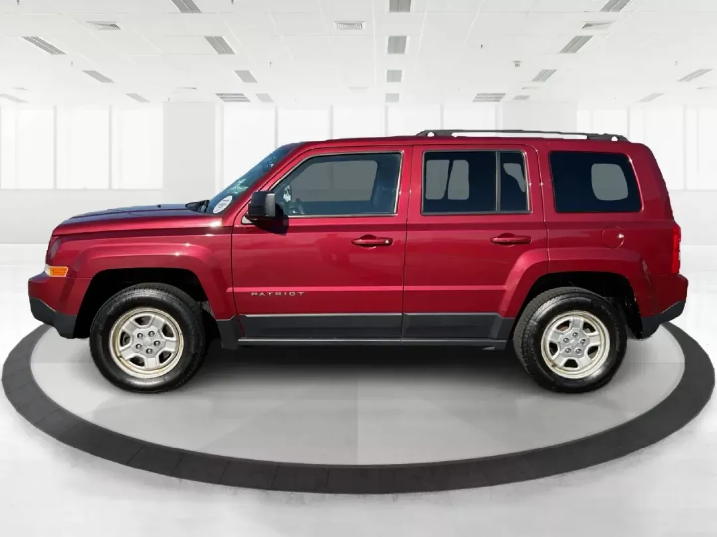 2016 Jeep Patriot Sport (1C4NJRBB0GD) with an 2.4L I-4 DOHC engine, located at 1184 Kauffman Ave, Fairborn, OH, 45324, (937) 908-9800, 39.807072, -84.030914 - Are you ready to elevate your adventures and create lasting memories with family and friends? Look no further than this versatile 2016 Jeep Patriot Sport, available now at Advantage Car and Credit in Fairborn, OH. Perfect for weekend getaways and daily commutes alike, this SUV offers the ideal blend - Photo#3