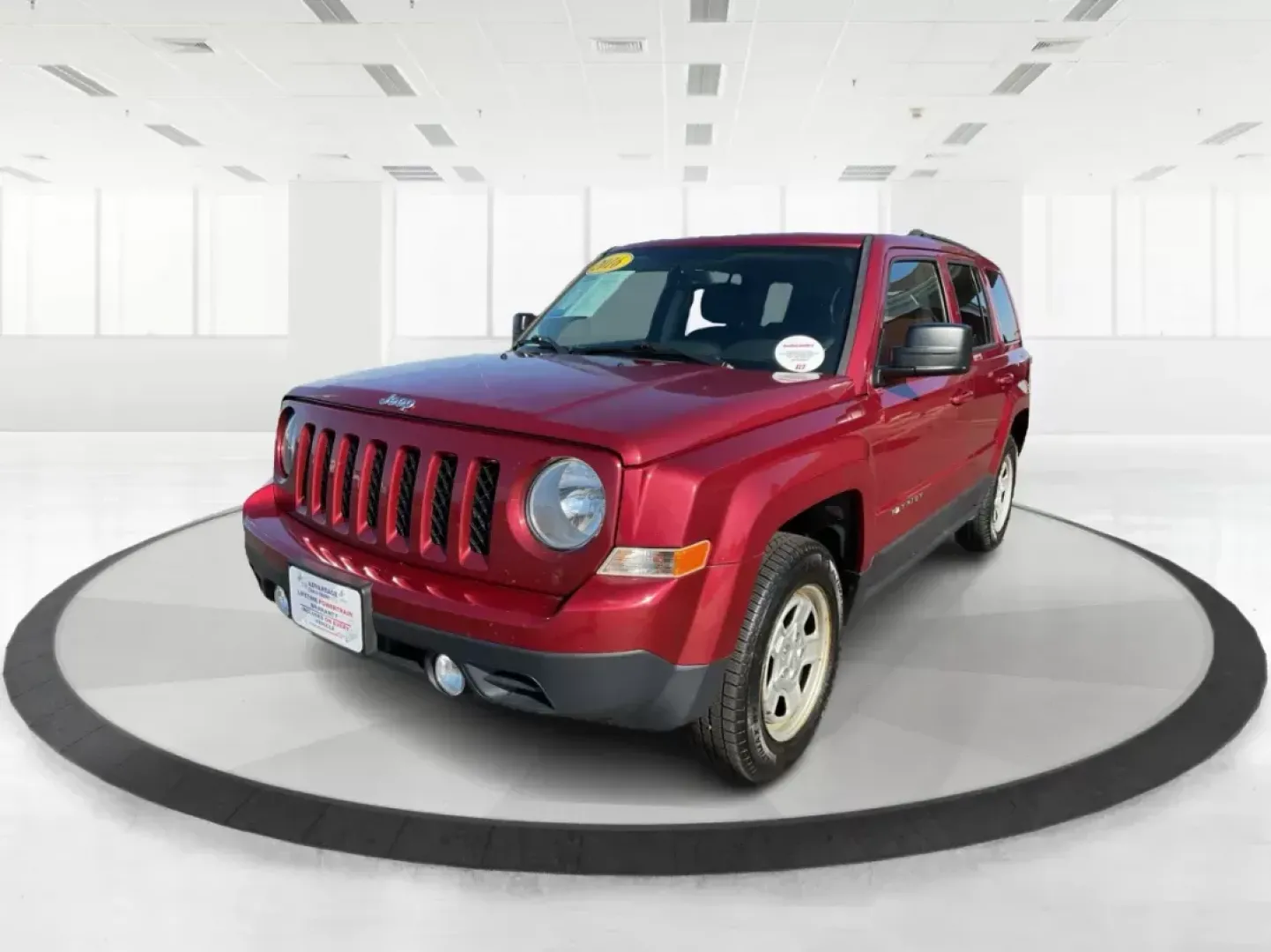 2016 Jeep Patriot Sport (1C4NJRBB0GD) with an 2.4L I-4 DOHC engine, located at 1184 Kauffman Ave, Fairborn, OH, 45324, (937) 908-9800, 39.807072, -84.030914 - Are you ready to elevate your adventures and create lasting memories with family and friends? Look no further than this versatile 2016 Jeep Patriot Sport, available now at Advantage Car and Credit in Fairborn, OH. Perfect for weekend getaways and daily commutes alike, this SUV offers the ideal blend - Photo#5