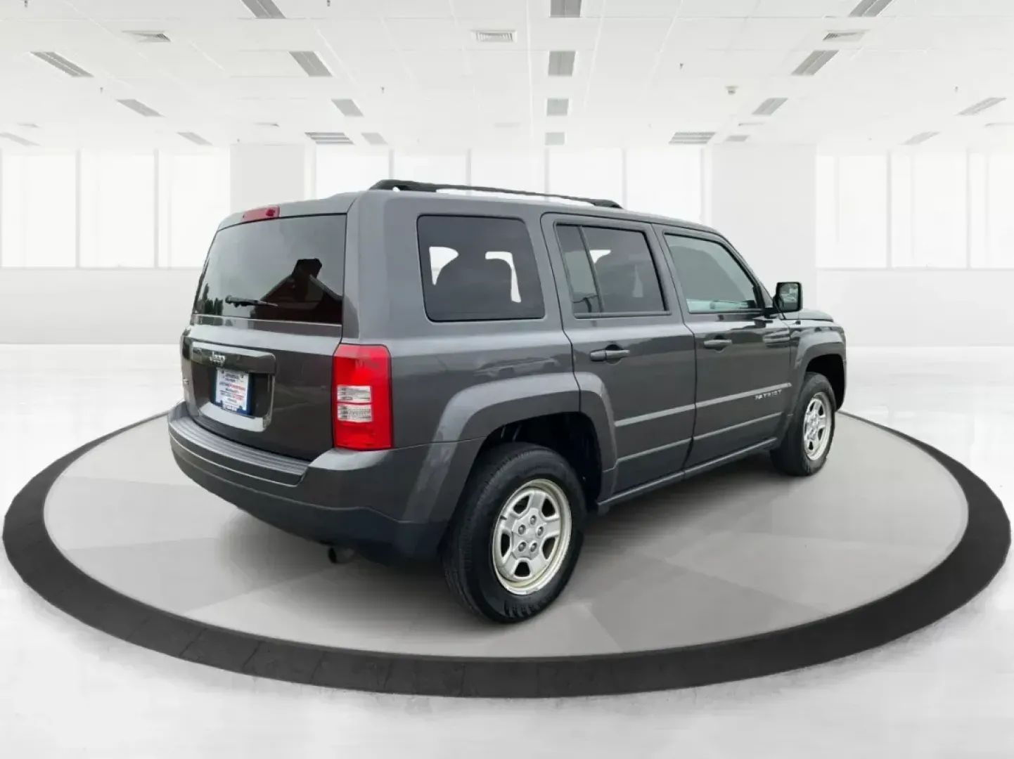 2016 Jeep Patriot Sport (1C4NJRBB1GD) with an 2.4L I-4 DOHC engine, located at 1230 East Main St, Xenia, OH, 45385, (937) 908-9800, 39.688026, -83.910172 - 2016 Jeep Patriot Sport - Photo#2
