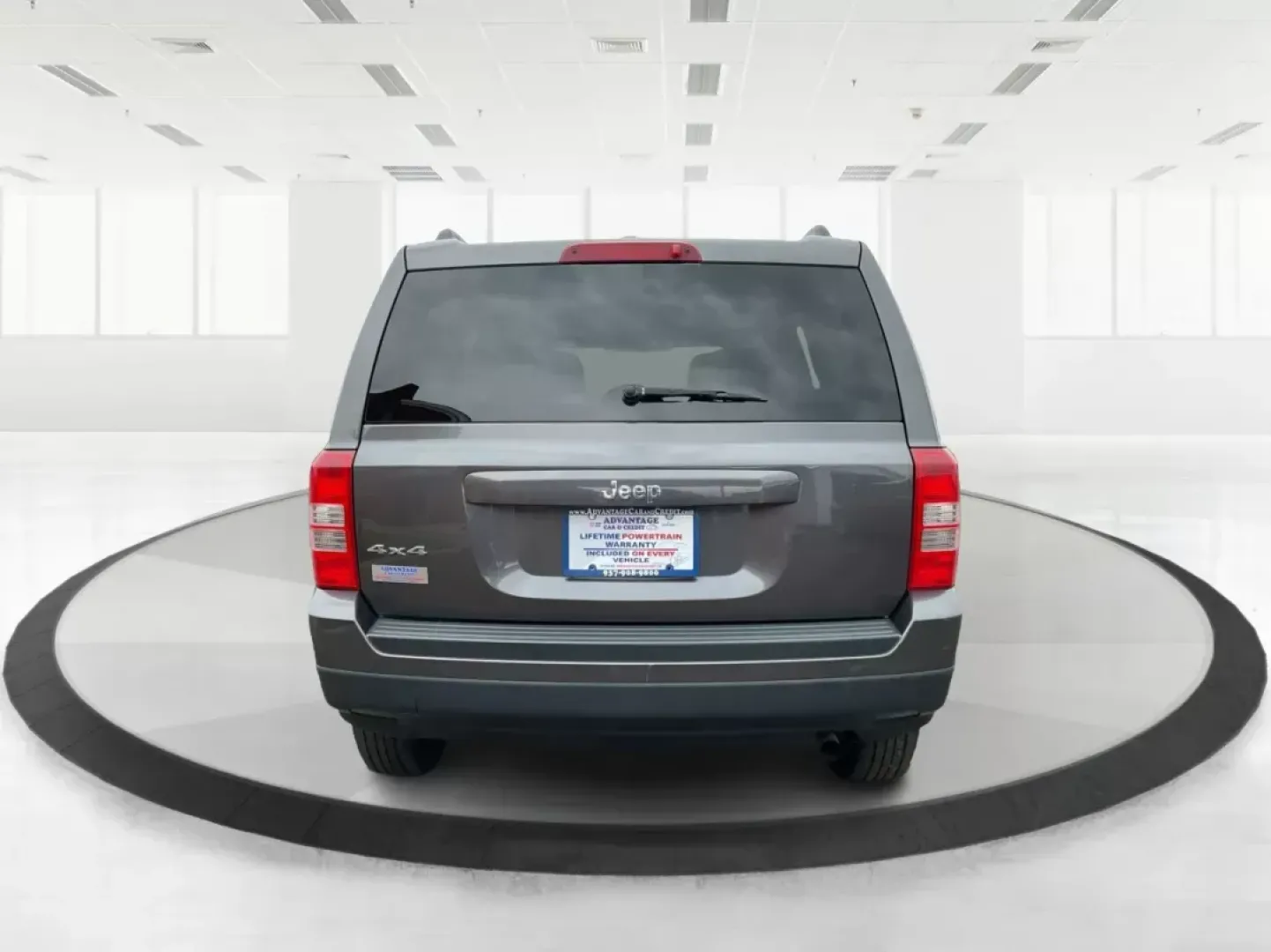 2016 Jeep Patriot Sport (1C4NJRBB1GD) with an 2.4L I-4 DOHC engine, located at 1230 East Main St, Xenia, OH, 45385, (937) 908-9800, 39.688026, -83.910172 - 2016 Jeep Patriot Sport - Photo#3