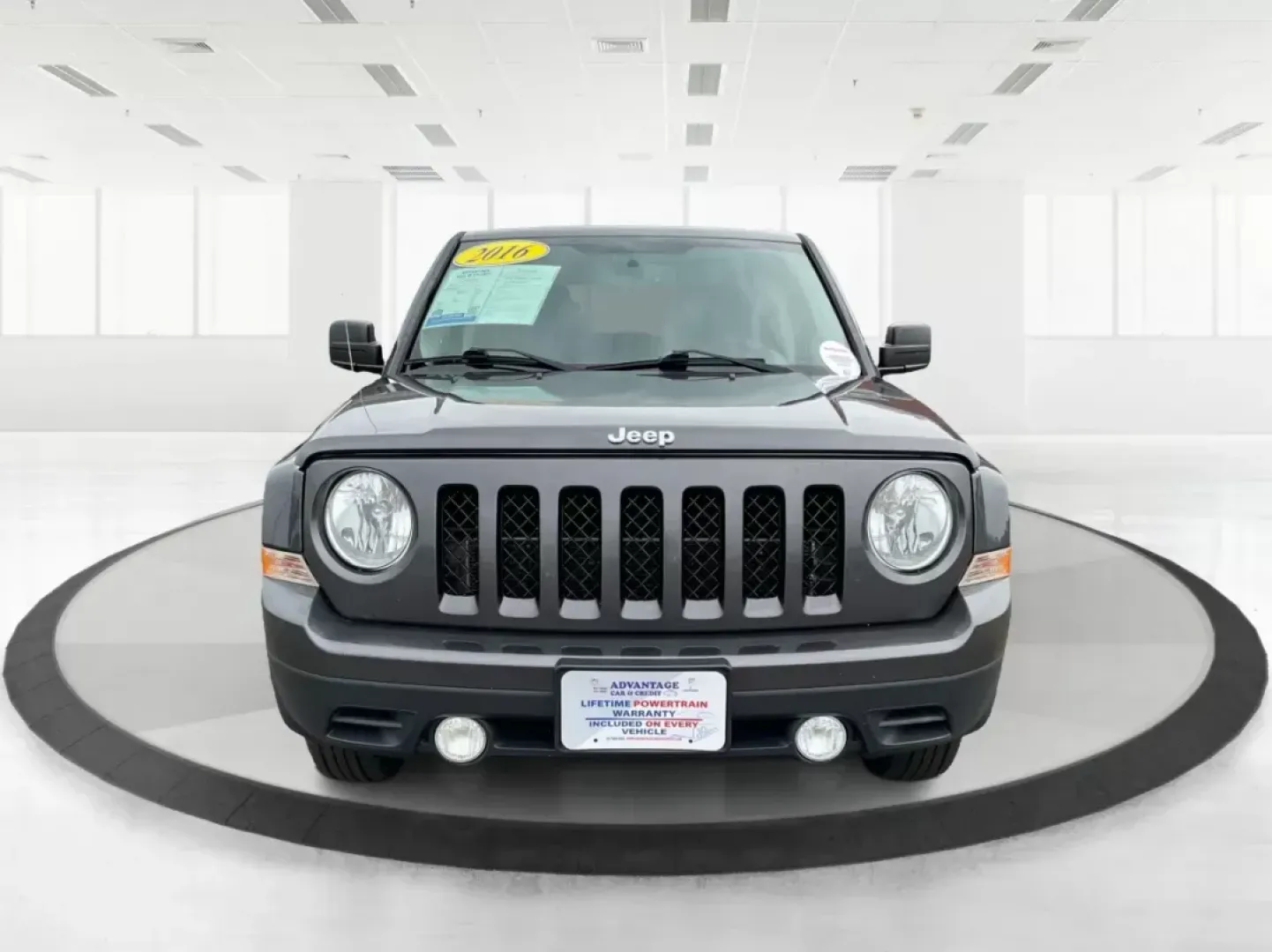 2016 Jeep Patriot Sport (1C4NJRBB1GD) with an 2.4L I-4 DOHC engine, located at 1230 East Main St, Xenia, OH, 45385, (937) 908-9800, 39.688026, -83.910172 - 2016 Jeep Patriot Sport - Photo#6