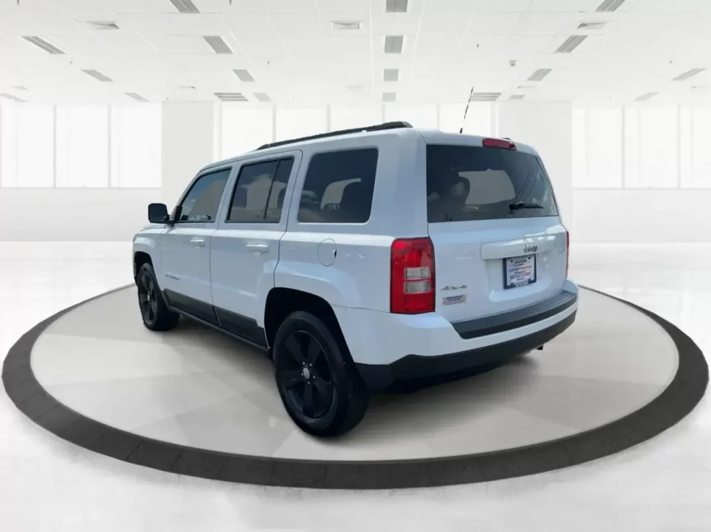 2016 Jeep Patriot Sport (1C4NJRBB2GD) with an 2.4L I-4 DOHC engine, located at 401 Woodman Dr, Riverside, OH, 45431, (937) 908-9800, 39.760899, -84.123421 - **Adventure Awaits with the 2016 Jeep Patriot Sport - Your Perfect Companion for Life in Fairborn, OH!**<br /> <br /> Are you ready to elevate your lifestyle with an adventurous spirit? The 2016 Jeep Patriot Sport is designed for those who crave exploration, whether it's commuting to work, embarking - Photo#4