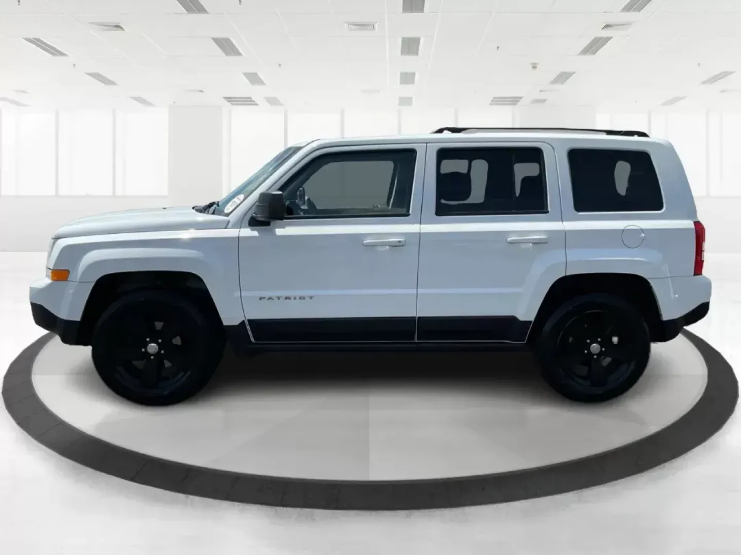 2016 Jeep Patriot Sport (1C4NJRBB2GD) with an 2.4L I-4 DOHC engine, located at 401 Woodman Dr, Riverside, OH, 45431, (937) 908-9800, 39.760899, -84.123421 - **Adventure Awaits with the 2016 Jeep Patriot Sport - Your Perfect Companion for Life in Fairborn, OH!**<br /> <br /> Are you ready to elevate your lifestyle with an adventurous spirit? The 2016 Jeep Patriot Sport is designed for those who crave exploration, whether it's commuting to work, embarking - Photo#5
