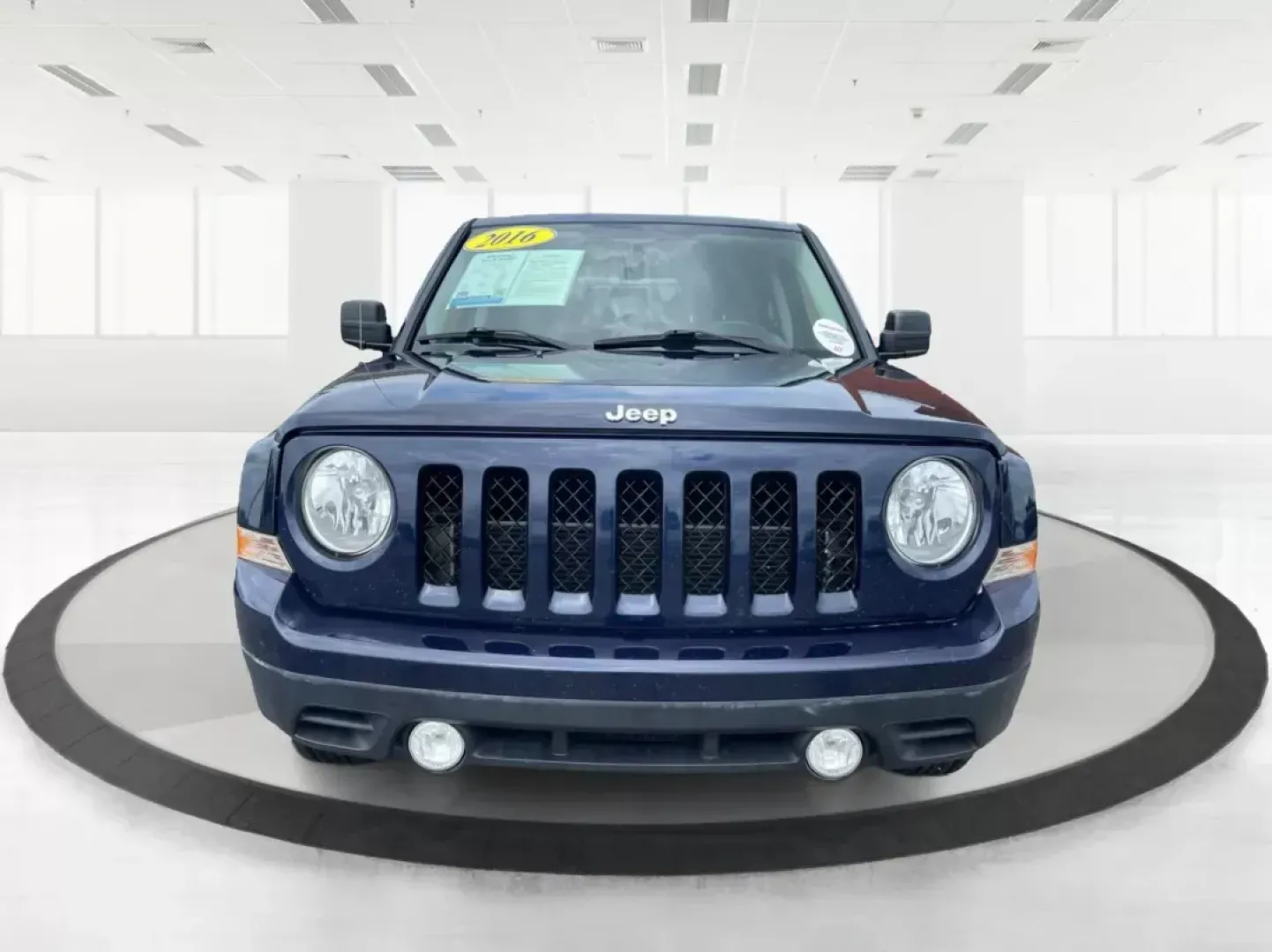 2016 Jeep Patriot Latitude (1C4NJRFBXGD) with an 2.4L I-4 DOHC engine, located at 1184 Kauffman Ave, Fairborn, OH, 45324, (937) 908-9800, 39.807072, -84.030914 - **Adventure Awaits with the 2016 Jeep Patriot Latitude SUV at Advantage Car and Credit!**<br /> <br /> Are you ready to explore the great outdoors or tackle your daily commute with confidence? The 2016 Jeep Patriot Latitude is the perfect SUV for those who crave versatility and adventure. With a rug - Photo#5