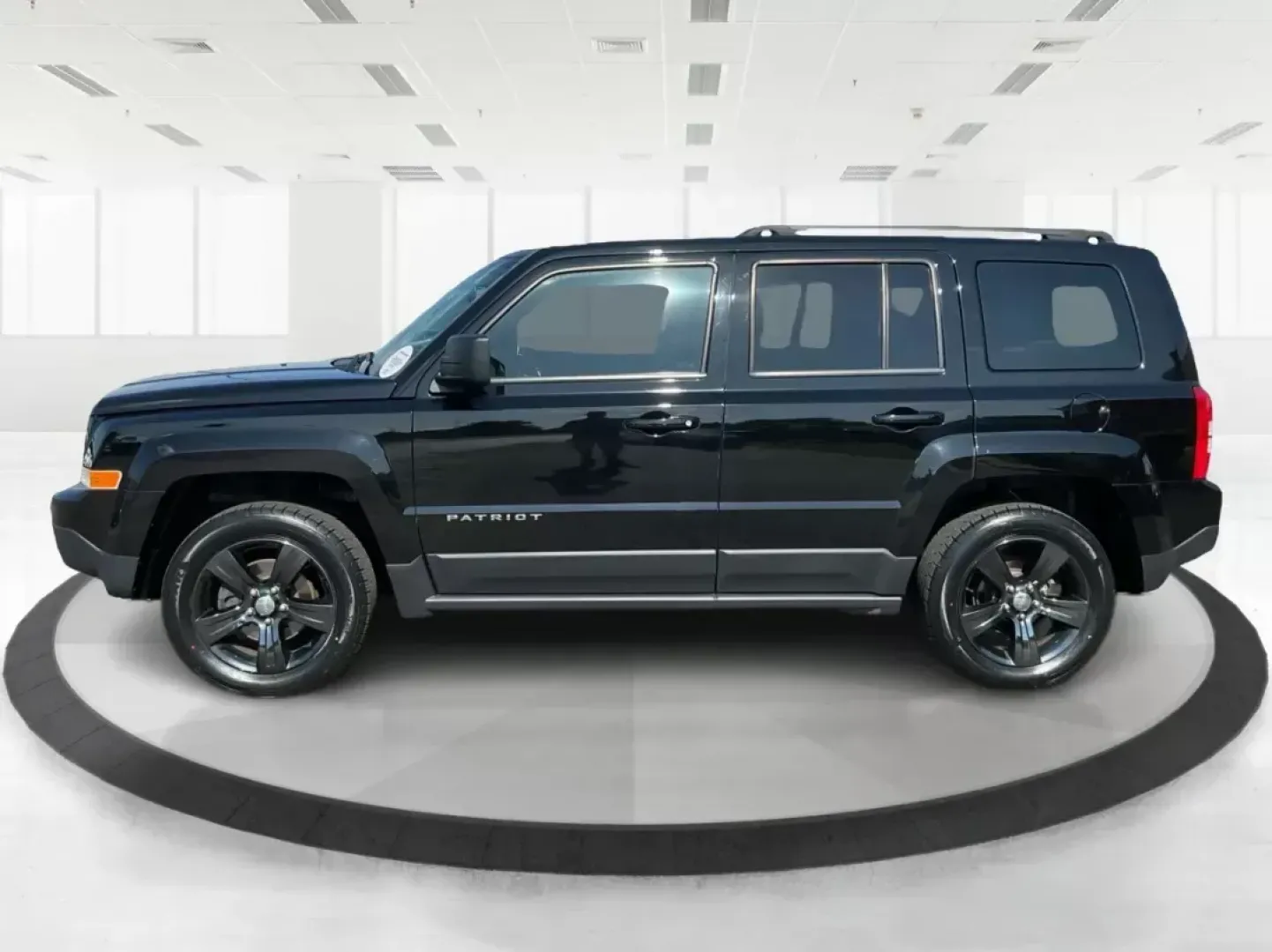 2016 Jeep Patriot Latitude (1C4NJRFB2GD) with an 2.4L I-4 DOHC engine, located at 4508 South Dixie Dr, Moraine, OH, 45439, (937) 908-9800, 39.689976, -84.218452 - **Adventure Awaits in This 2016 Jeep Patriot Latitude: Perfect for Your Next Journey!**<br /> <br /> Are you ready to embrace adventure like never before? The 2016 Jeep Patriot Latitude is the SUV you've been waiting for-ideal for weekend getaways and everyday commutes alike. With its robust build a - Photo#5