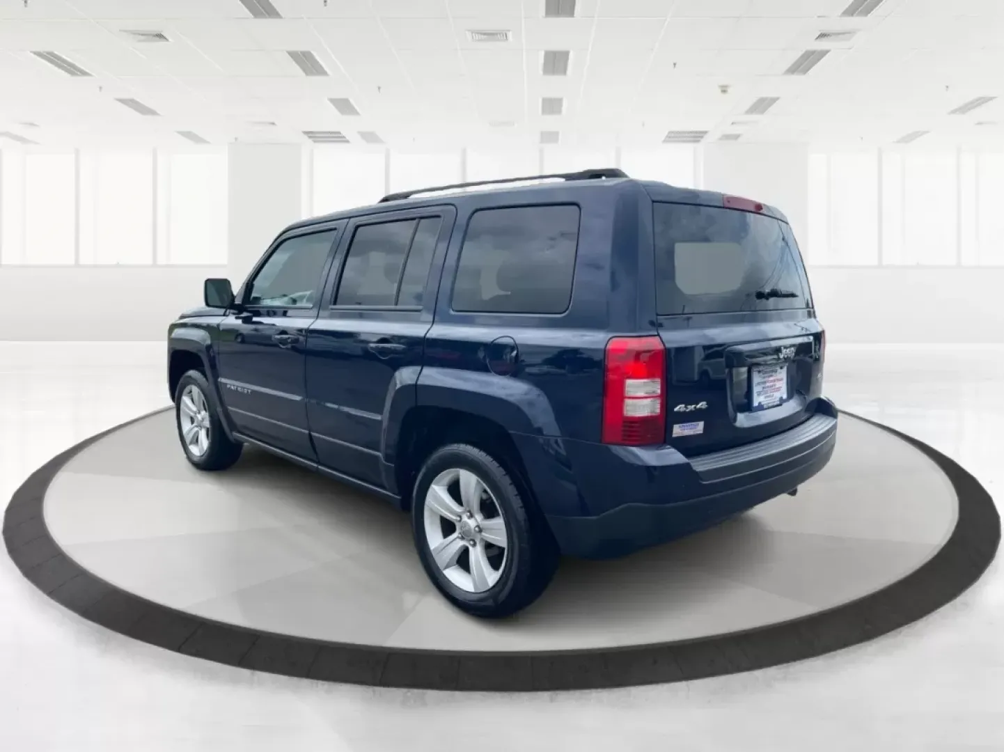 2016 Jeep Patriot Latitude (1C4NJRFBXGD) with an 2.4L I-4 DOHC engine, located at 1184 Kauffman Ave, Fairborn, OH, 45324, (937) 908-9800, 39.807072, -84.030914 - **Adventure Awaits with the 2016 Jeep Patriot Latitude at Advantage Car and Credit!**<br /> <br /> Are you ready to tackle the open road and explore the great outdoors? The 2016 Jeep Patriot Latitude is the perfect companion for adventurous souls looking to blend comfort with capability. Whether you - Photo#4