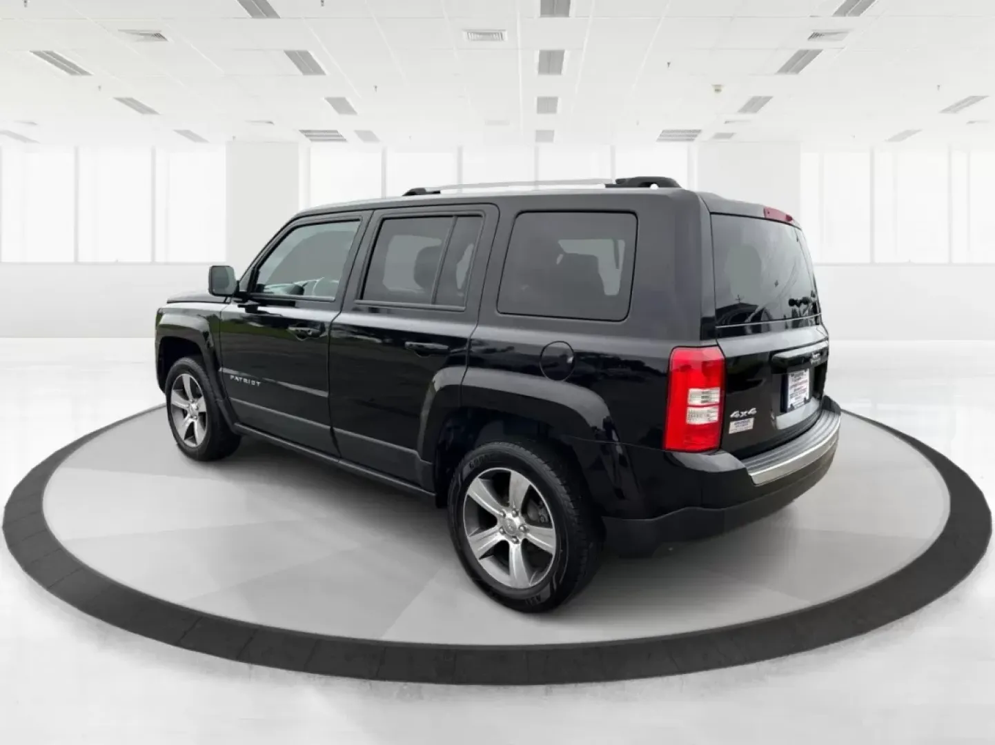 2016 Jeep Patriot High Altitude Edition (1C4NJRFB0GD) with an 2.4L I-4 DOHC engine, located at 1230 East Main St, Xenia, OH, 45385, (937) 908-9800, 39.688026, -83.910172 - **Explore Your Next Adventure in the 2016 Jeep Patriot High Altitude Edition!**<br /> <br /> Are you ready to elevate your lifestyle and embark on thrilling weekend adventures or effortlessly tackle your daily commute? The 2016 Jeep Patriot High Altitude Edition is the perfect SUV for those who crav - Photo#4