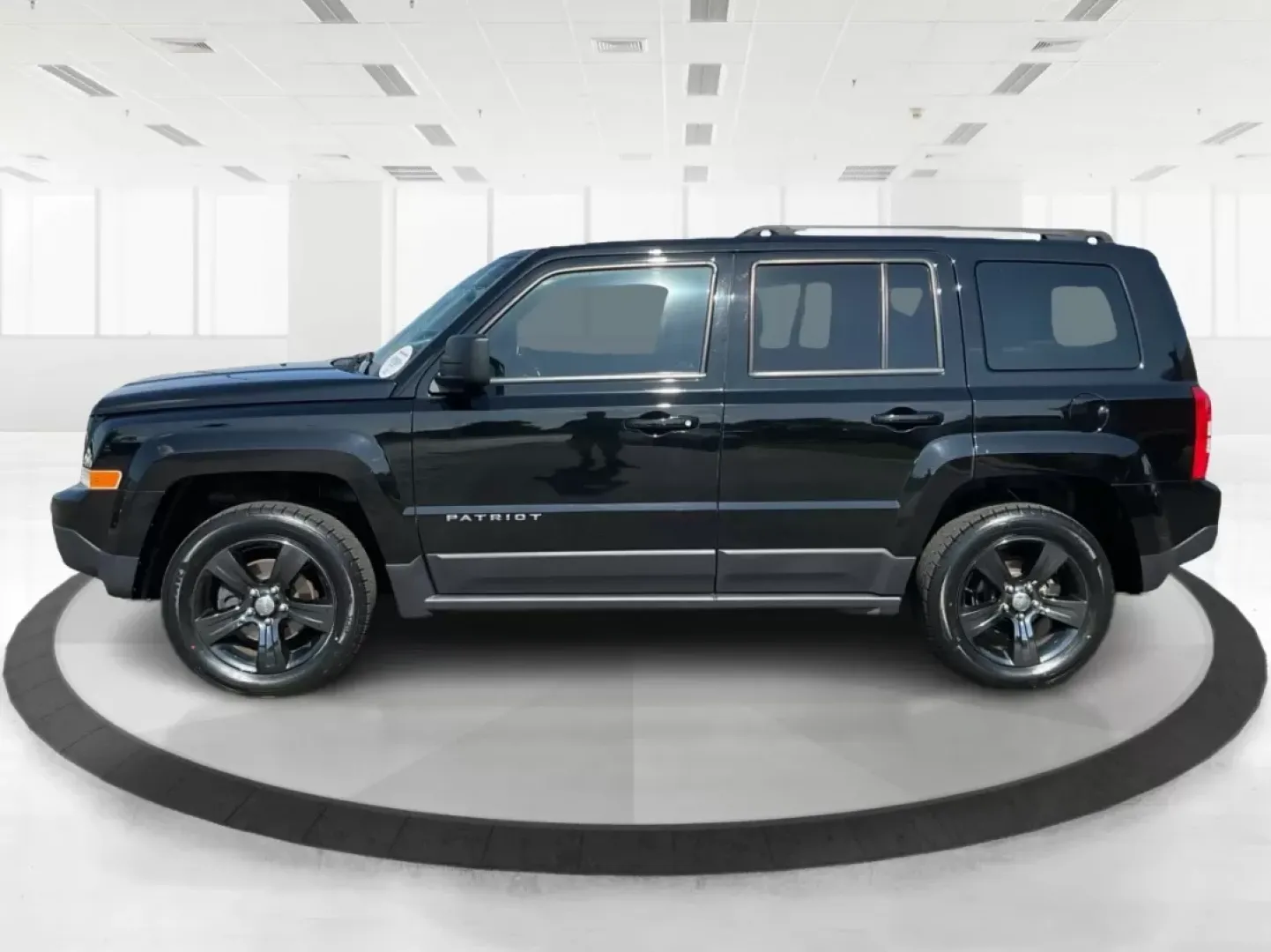 2016 Jeep Patriot Latitude (1C4NJRFB2GD) with an 2.4L I-4 DOHC engine, located at 4508 South Dixie Dr, Moraine, OH, 45439, (937) 908-9800, 39.689976, -84.218452 - **Adventure Awaits in This 2016 Jeep Patriot Latitude: Perfect for Your Next Journey!**<br /> <br /> Are you ready to embrace adventure like never before? The 2016 Jeep Patriot Latitude is the SUV you've been waiting for-ideal for weekend getaways and everyday commutes alike. With its robust build a - Photo#5