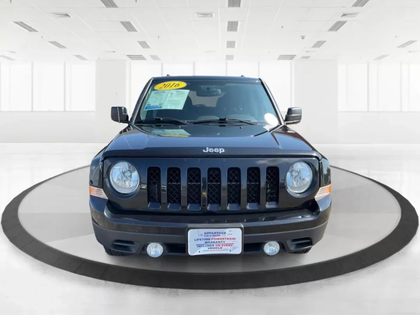 2016 Jeep Patriot Latitude (1C4NJRFB2GD) with an 2.4L I-4 DOHC engine, located at 4508 South Dixie Dr, Moraine, OH, 45439, (937) 908-9800, 39.689976, -84.218452 - **Adventure Awaits in This 2016 Jeep Patriot Latitude: Perfect for Your Next Journey!**<br /> <br /> Are you ready to embrace adventure like never before? The 2016 Jeep Patriot Latitude is the SUV you've been waiting for-ideal for weekend getaways and everyday commutes alike. With its robust build a - Photo#7