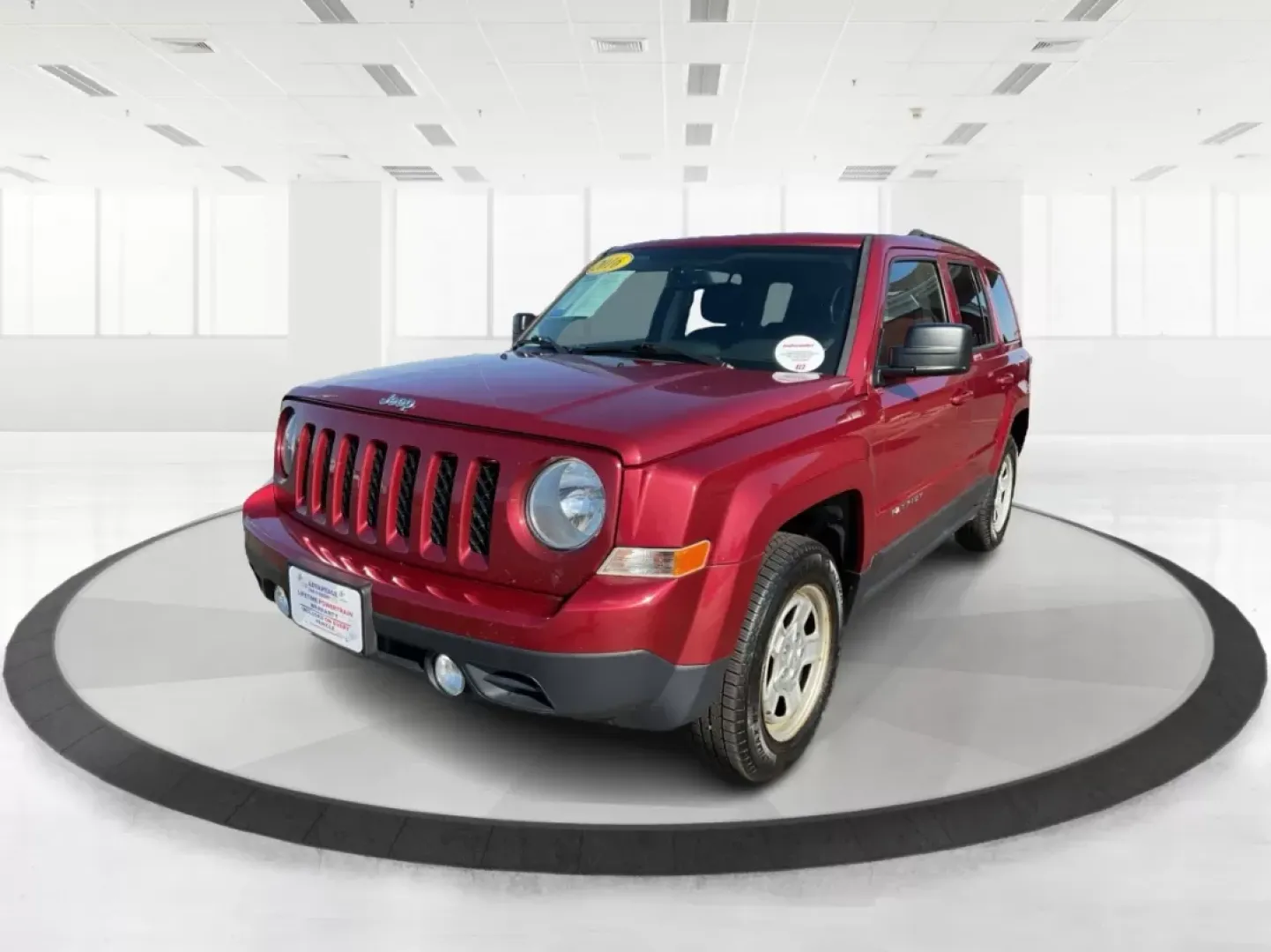 2016 Jeep Patriot Sport (1C4NJRBB0GD) with an 2.4L I-4 DOHC engine, located at 1184 Kauffman Ave, Fairborn, OH, 45324, (937) 908-9800, 39.807072, -84.030914 - Are you ready to elevate your adventures and create lasting memories with family and friends? Look no further than this versatile 2016 Jeep Patriot Sport, available now at Advantage Car and Credit in Fairborn, OH. Perfect for weekend getaways and daily commutes alike, this SUV offers the ideal blend - Photo#5