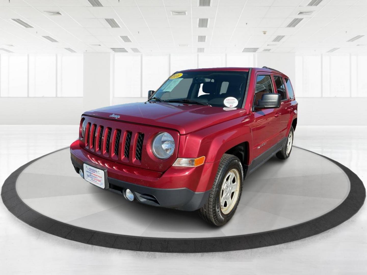 2016 Jeep Patriot Sport (1C4NJRBB0GD) with an 2.4L I-4 DOHC engine, located at 8750 N County Rd 25A, Piqua, OH, 45356, (937) 908-9800, 40.164391, -84.232513 - 2016 Jeep Patriot Sport - Photo#5