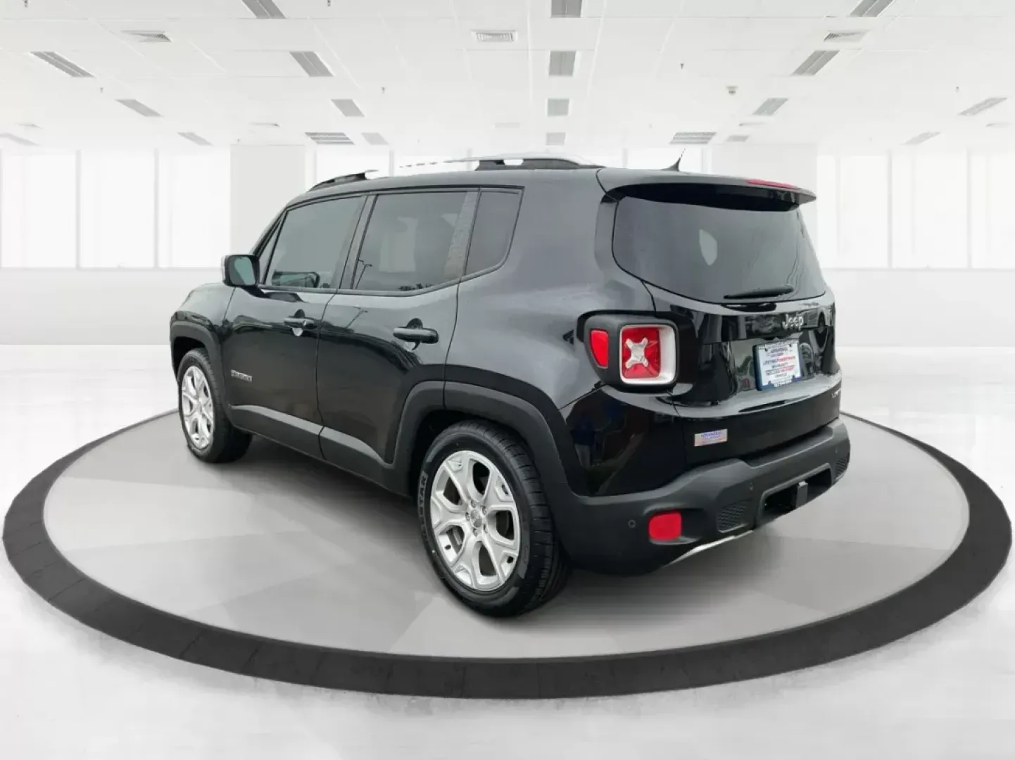 2016 Jeep Renegade Limited (ZACCJADT7GP) with an Tigershark MultiAir 2.4L I-4 variable valve contro engine, located at 8750 N County Rd 25A, Piqua, OH, 45356, (937) 908-9800, 40.164391, -84.232513 - 2016 Jeep Renegade Limited - Photo#3