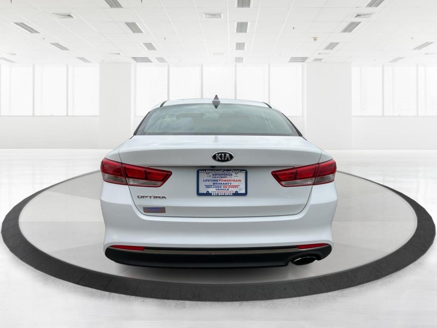 2016 Kia Optima LX (5XXGT4L32GG) with an Theta II 2.4L I-4 gasoline direct injection engine, located at 8750 N County Rd 25A, Piqua, OH, 45356, (937) 908-9800, 40.164391, -84.232513 - 2016 Kia Optima LX - Photo#4