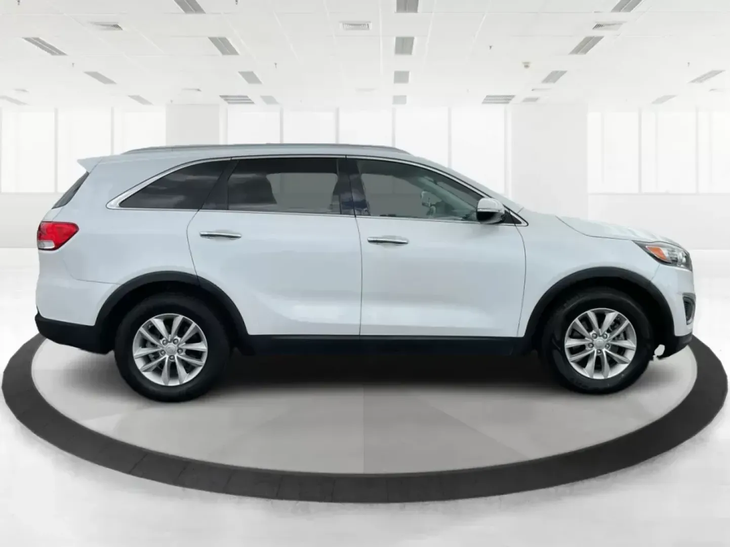 2016 Kia Sorento 2.4L LX (5XYPG4A39GG) with an 2.4L I-4 gasoline direct injection engine, located at 401 Woodman Dr, Riverside, OH, 45431, (937) 908-9800, 39.760899, -84.123421 - **Discover the Perfect Family SUV for Your Next Adventure!**<br /> <br /> Are you in search of a reliable SUV that can comfortably accommodate your growing family while also being great for weekend getaways? Look no further than the 2016 Kia Sorento 2.4L LX, available now at Advantage Car and Credit - Photo#1