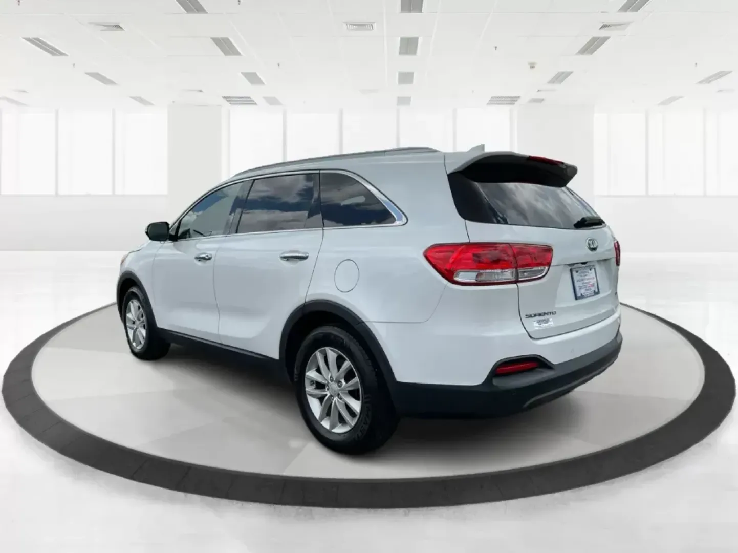 2016 Kia Sorento 2.4L LX (5XYPG4A39GG) with an 2.4L I-4 gasoline direct injection engine, located at 401 Woodman Dr, Riverside, OH, 45431, (937) 908-9800, 39.760899, -84.123421 - **Discover the Perfect Family SUV for Your Next Adventure!**<br /> <br /> Are you in search of a reliable SUV that can comfortably accommodate your growing family while also being great for weekend getaways? Look no further than the 2016 Kia Sorento 2.4L LX, available now at Advantage Car and Credit - Photo#4