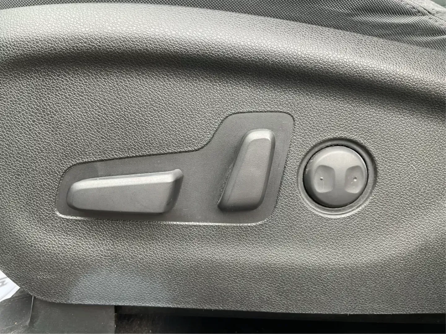 2016 Kia Sorento 2.4L LX (5XYPG4A39GG) with an 2.4L I-4 gasoline direct injection engine, located at 401 Woodman Dr, Riverside, OH, 45431, (937) 908-9800, 39.760899, -84.123421 - **Discover the Perfect Family SUV for Your Next Adventure!**<br /> <br /> Are you in search of a reliable SUV that can comfortably accommodate your growing family while also being great for weekend getaways? Look no further than the 2016 Kia Sorento 2.4L LX, available now at Advantage Car and Credit - Photo#16