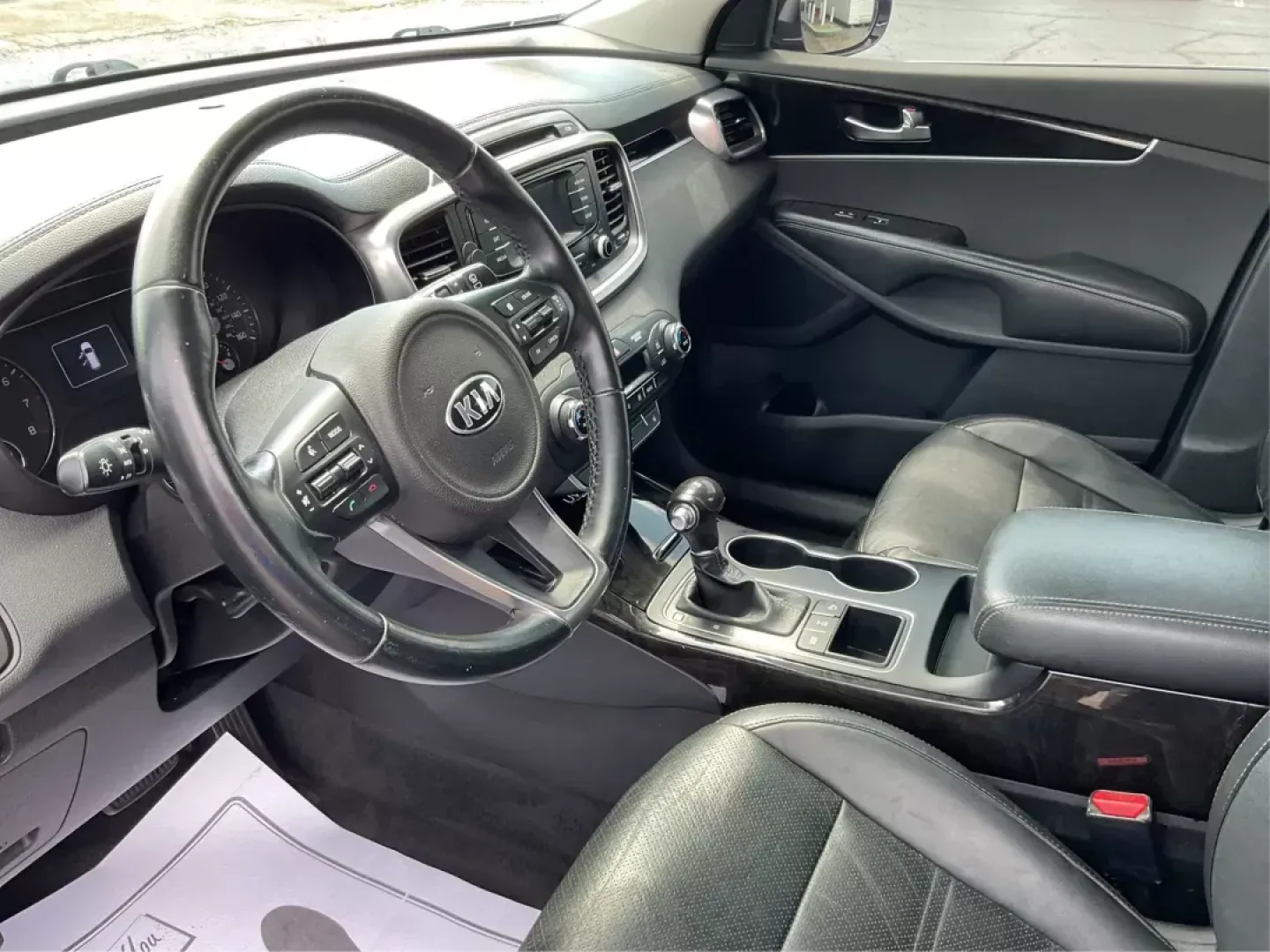 2016 Kia Sorento 3.3L EX (5XYPHDA5XGG) with an Lambda II 3.3L V-6 gasoline direct injection engine, located at 8750 N County Rd 25A, Piqua, OH, 45356, (937) 908-9800, 40.164391, -84.232513 - Elevate your lifestyle with the 2016 Kia Sorento EX, a versatile SUV that is perfect for family adventures, weekend getaways, or daily commutes. At Advantage Car and Credit, located at 1184 Kauffman Ave in Fairborn, OH, we specialize in providing quality vehicles with flexible financing options, inc - Photo#8