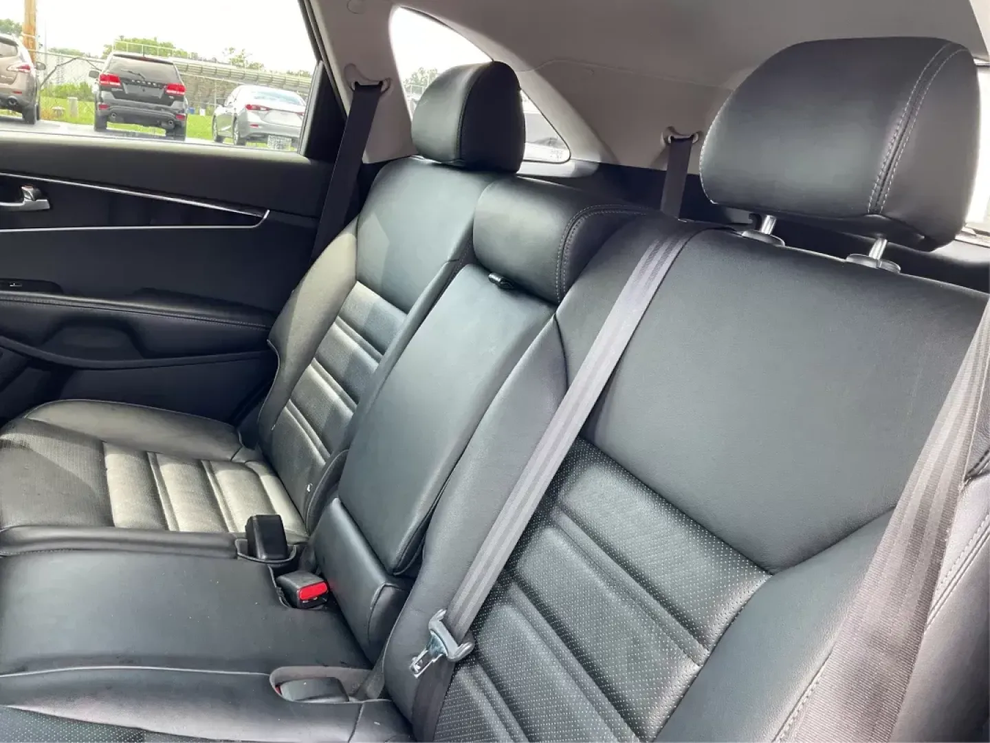 2016 Kia Sorento 3.3L EX (5XYPHDA5XGG) with an Lambda II 3.3L V-6 gasoline direct injection engine, located at 8750 N County Rd 25A, Piqua, OH, 45356, (937) 908-9800, 40.164391, -84.232513 - Elevate your lifestyle with the 2016 Kia Sorento EX, a versatile SUV that is perfect for family adventures, weekend getaways, or daily commutes. At Advantage Car and Credit, located at 1184 Kauffman Ave in Fairborn, OH, we specialize in providing quality vehicles with flexible financing options, inc - Photo#9
