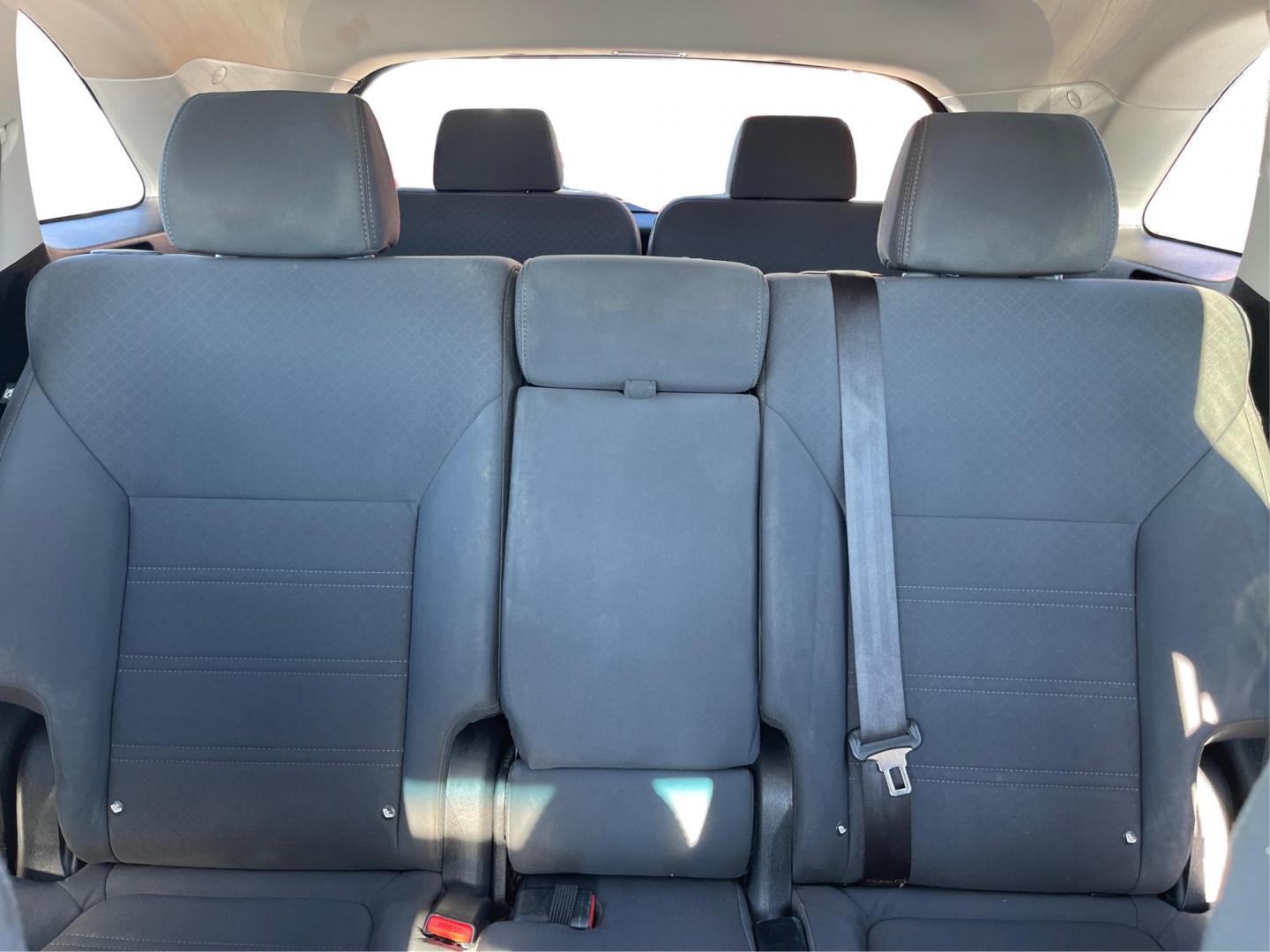 2016 Kia Sorento LX V6 2WD (5XYPG4A55GG) with an 3.3L V6 DOHC 24V engine, 6-Speed Automatic transmission, located at 1230 East Main St, Xenia, OH, 45385, (937) 908-9800, 39.688026, -83.910172 - Third Row - Photo#13